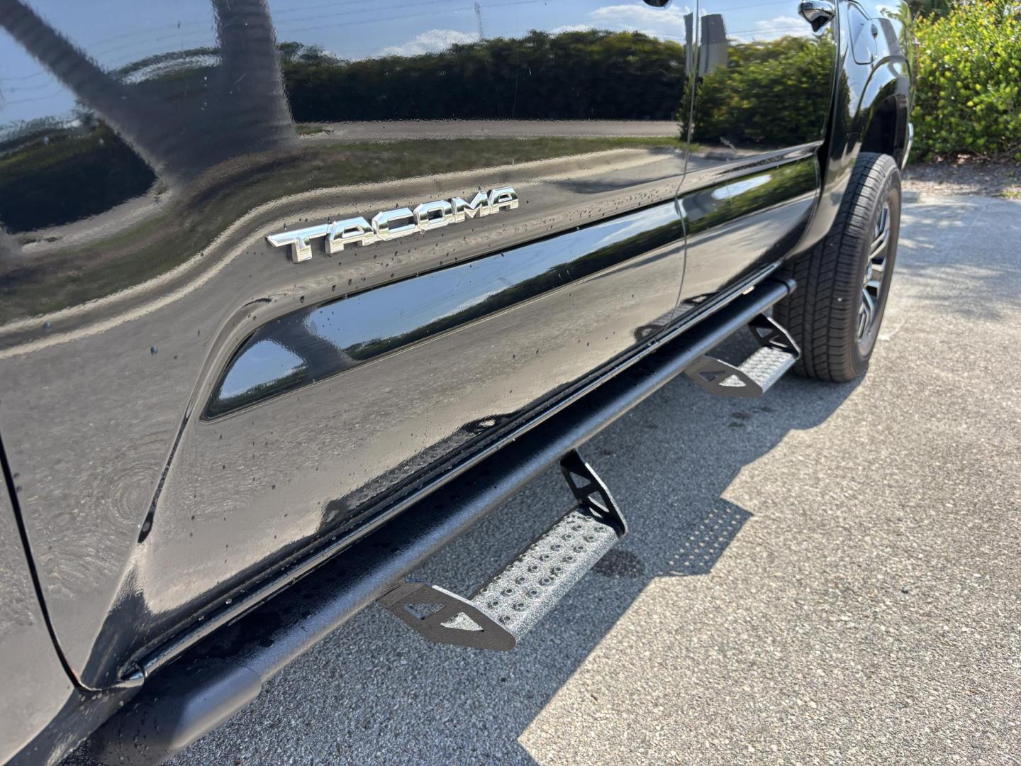2019 BLACK Toyota Tacoma SR5 Double Cab Long Bed I4 6AT 2WD (5TFAX5GN5KX) with an 2.7L L4 DOHC 16V engine, 6A transmission, located at 11170 Summerlin Square Dr., Fort Myers Beach, FL, 33931, (239) 999-7777, 26.493546, -81.941628 - Photo#29