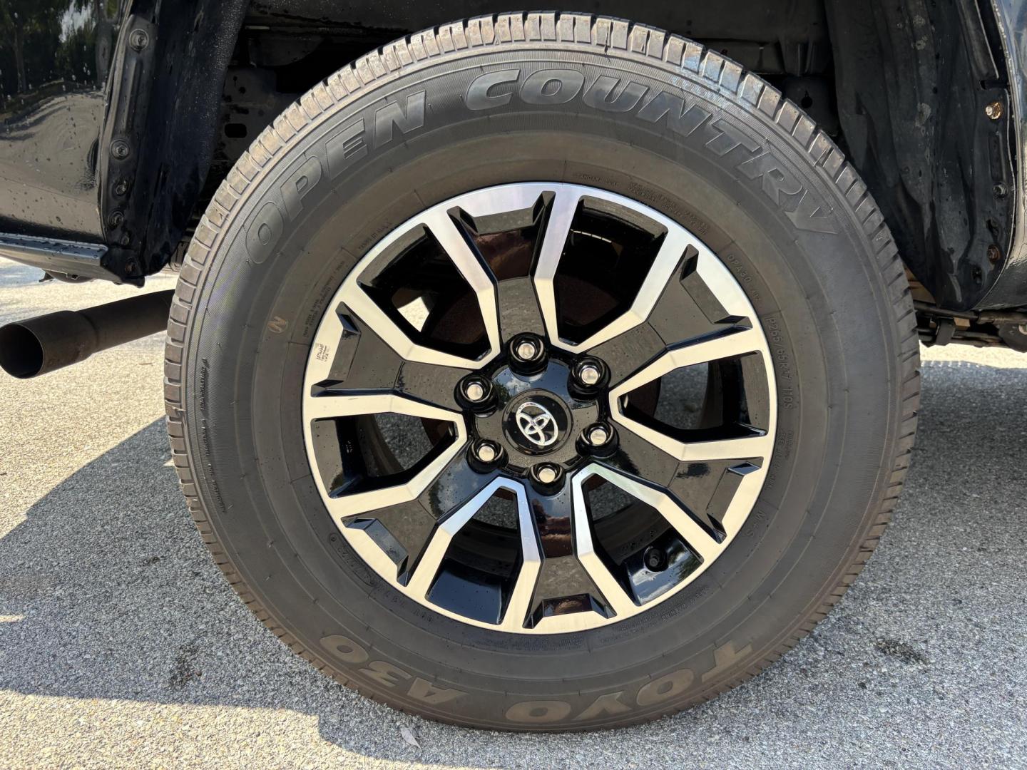 2019 BLACK Toyota Tacoma SR5 Double Cab Long Bed I4 6AT 2WD (5TFAX5GN5KX) with an 2.7L L4 DOHC 16V engine, 6A transmission, located at 11170 Summerlin Square Dr., Fort Myers Beach, FL, 33931, (239) 999-7777, 26.493546, -81.941628 - Photo#32