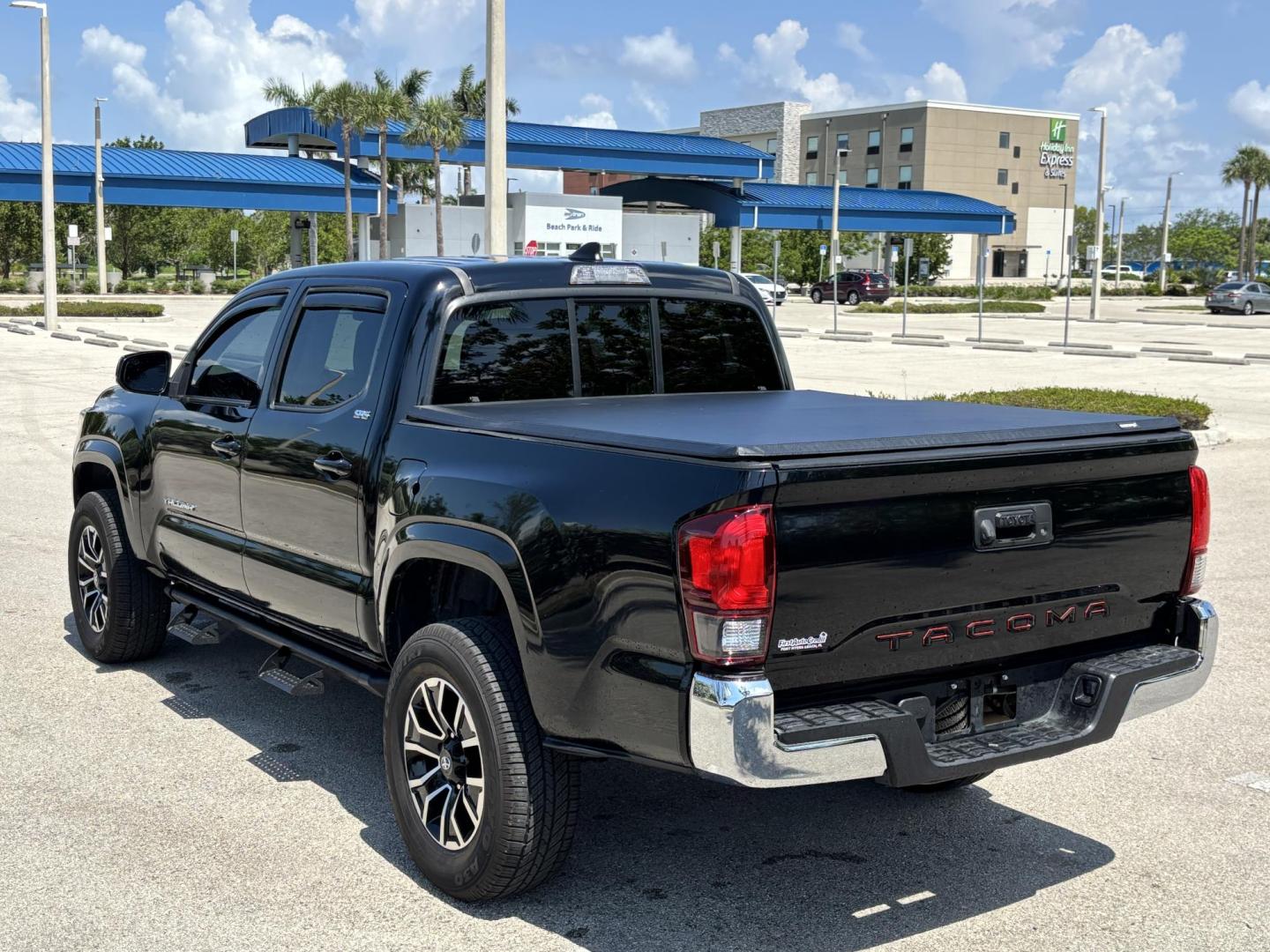 2019 BLACK Toyota Tacoma SR5 Double Cab Long Bed I4 6AT 2WD (5TFAX5GN5KX) with an 2.7L L4 DOHC 16V engine, 6A transmission, located at 11170 Summerlin Square Dr., Fort Myers Beach, FL, 33931, (239) 999-7777, 26.493546, -81.941628 - Photo#4