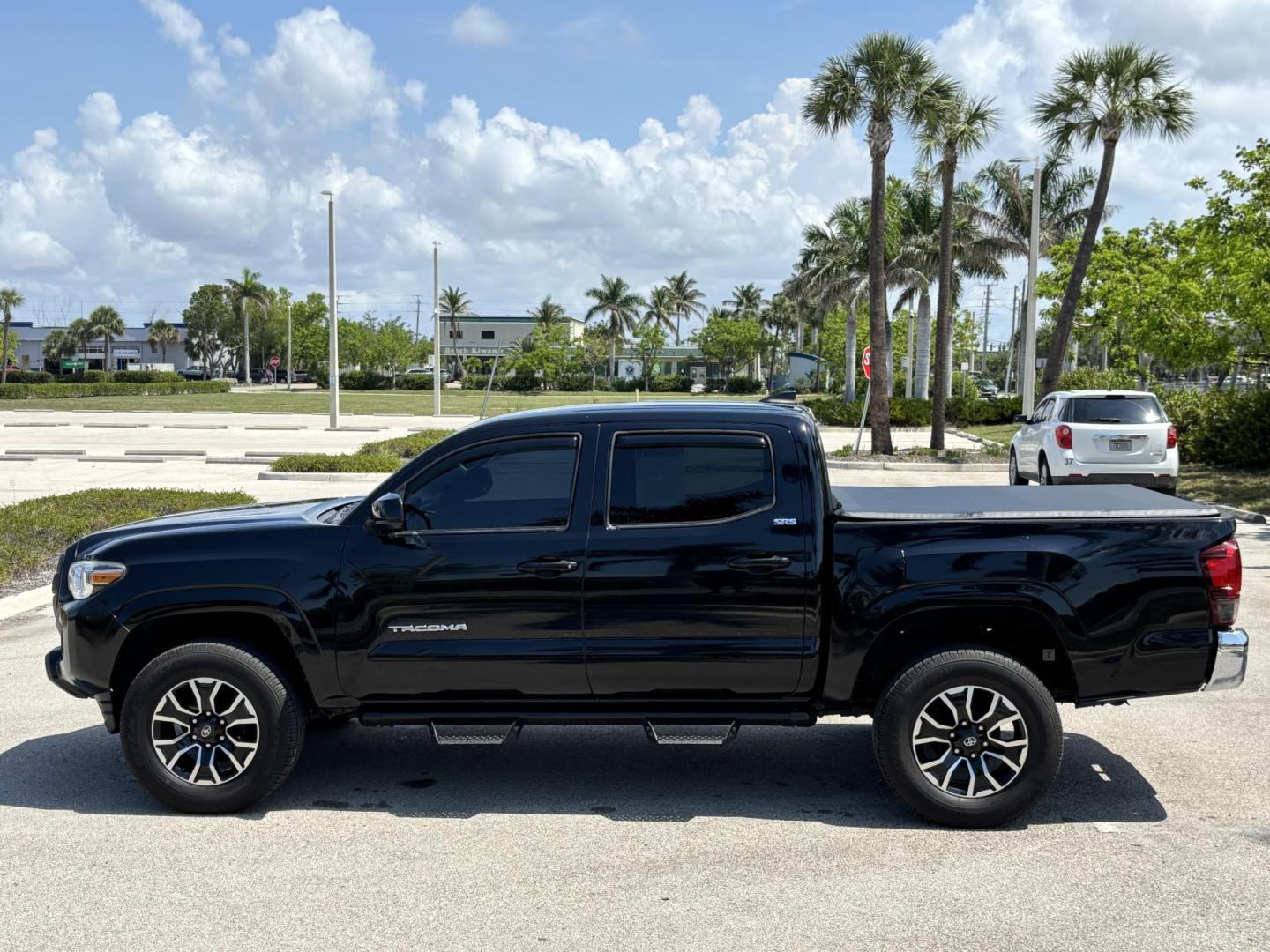2019 BLACK Toyota Tacoma SR5 Double Cab Long Bed I4 6AT 2WD (5TFAX5GN5KX) with an 2.7L L4 DOHC 16V engine, 6A transmission, located at 11170 Summerlin Square Dr., Fort Myers Beach, FL, 33931, (239) 999-7777, 26.493546, -81.941628 - Photo#7