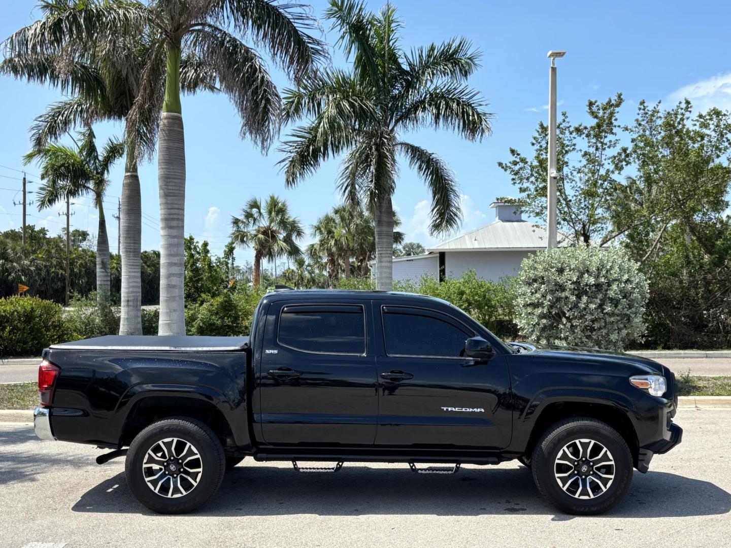 2019 BLACK Toyota Tacoma SR5 Double Cab Long Bed I4 6AT 2WD (5TFAX5GN5KX) with an 2.7L L4 DOHC 16V engine, 6A transmission, located at 11170 Summerlin Square Dr., Fort Myers Beach, FL, 33931, (239) 999-7777, 26.493546, -81.941628 - Photo#3