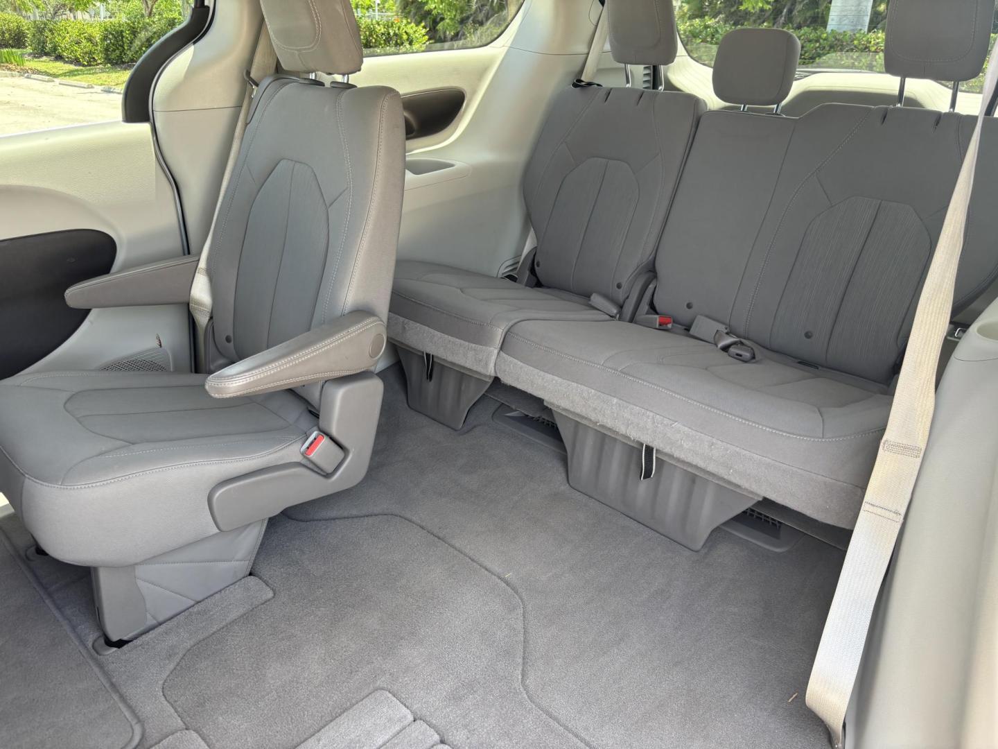 2021 WHITE /GRAY CLOTH Chrysler Voyager LX (2C4RC1CG5MR) with an 3.6L V6 DOHC 24V engine, 9A transmission, located at 11170 Summerlin Square Dr., Fort Myers Beach, FL, 33931, (239) 999-7777, 26.493546, -81.941628 - 1 Owner - Photo#17