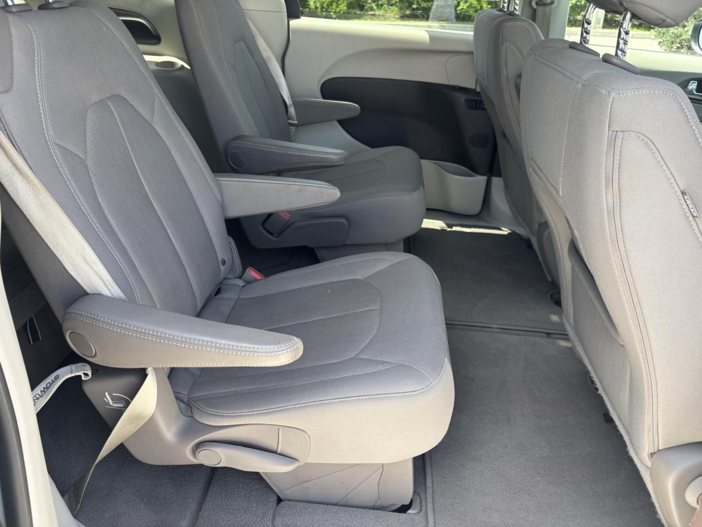 2021 WHITE /GRAY CLOTH Chrysler Voyager LX (2C4RC1CG5MR) with an 3.6L V6 DOHC 24V engine, 9A transmission, located at 11170 Summerlin Square Dr., Fort Myers Beach, FL, 33931, (239) 999-7777, 26.493546, -81.941628 - 1 Owner - Photo#14