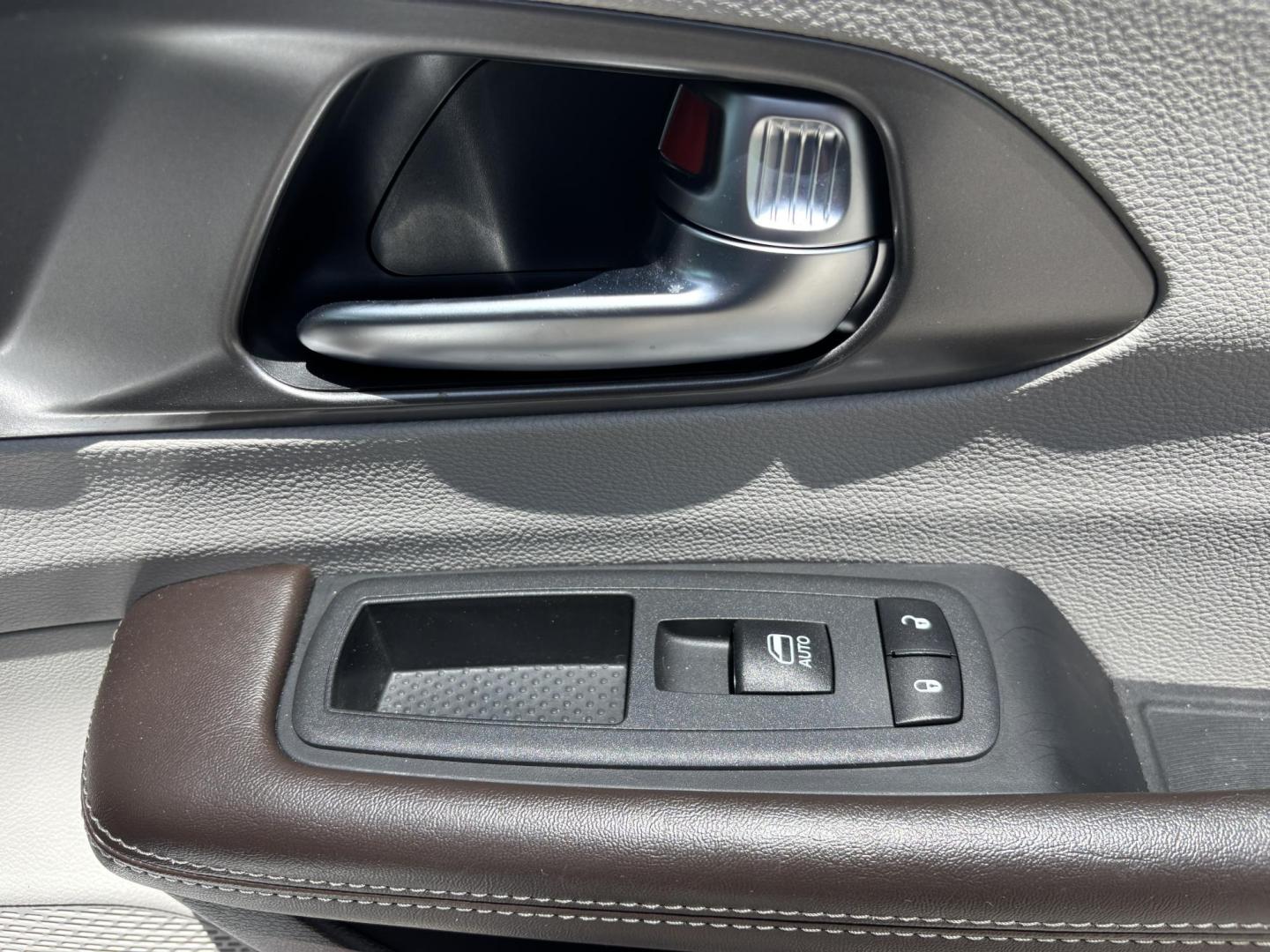 2021 WHITE /GRAY CLOTH Chrysler Voyager LX (2C4RC1CG5MR) with an 3.6L V6 DOHC 24V engine, 9A transmission, located at 11170 Summerlin Square Dr., Fort Myers Beach, FL, 33931, (239) 999-7777, 26.493546, -81.941628 - 1 Owner - Photo#39