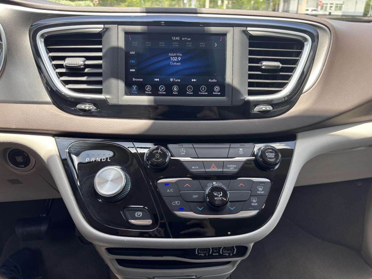 2021 WHITE /GRAY CLOTH Chrysler Voyager LX (2C4RC1CG5MR) with an 3.6L V6 DOHC 24V engine, 9A transmission, located at 11170 Summerlin Square Dr., Fort Myers Beach, FL, 33931, (239) 999-7777, 26.493546, -81.941628 - 1 Owner - Photo#29
