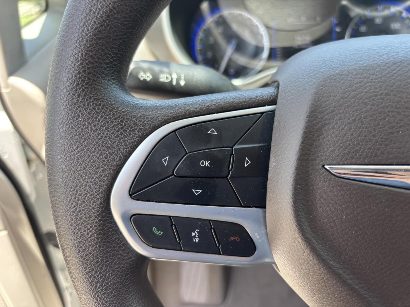 2021 WHITE /GRAY CLOTH Chrysler Voyager LX (2C4RC1CG5MR) with an 3.6L V6 DOHC 24V engine, 9A transmission, located at 11170 Summerlin Square Dr., Fort Myers Beach, FL, 33931, (239) 999-7777, 26.493546, -81.941628 - 1 Owner - Photo#26