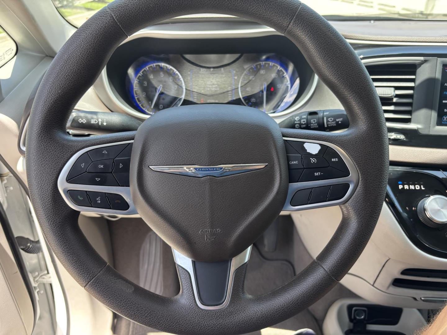 2021 WHITE /GRAY CLOTH Chrysler Voyager LX (2C4RC1CG5MR) with an 3.6L V6 DOHC 24V engine, 9A transmission, located at 11170 Summerlin Square Dr., Fort Myers Beach, FL, 33931, (239) 999-7777, 26.493546, -81.941628 - 1 Owner - Photo#24