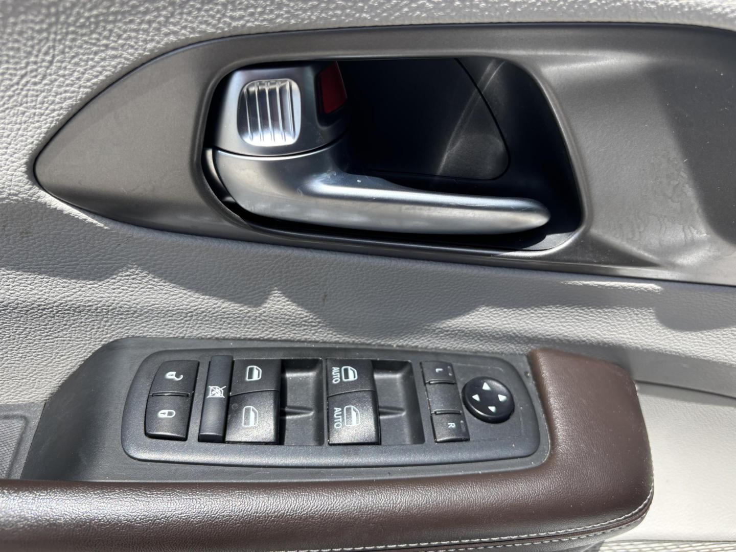 2021 WHITE /GRAY CLOTH Chrysler Voyager LX (2C4RC1CG5MR) with an 3.6L V6 DOHC 24V engine, 9A transmission, located at 11170 Summerlin Square Dr., Fort Myers Beach, FL, 33931, (239) 999-7777, 26.493546, -81.941628 - 1 Owner - Photo#37
