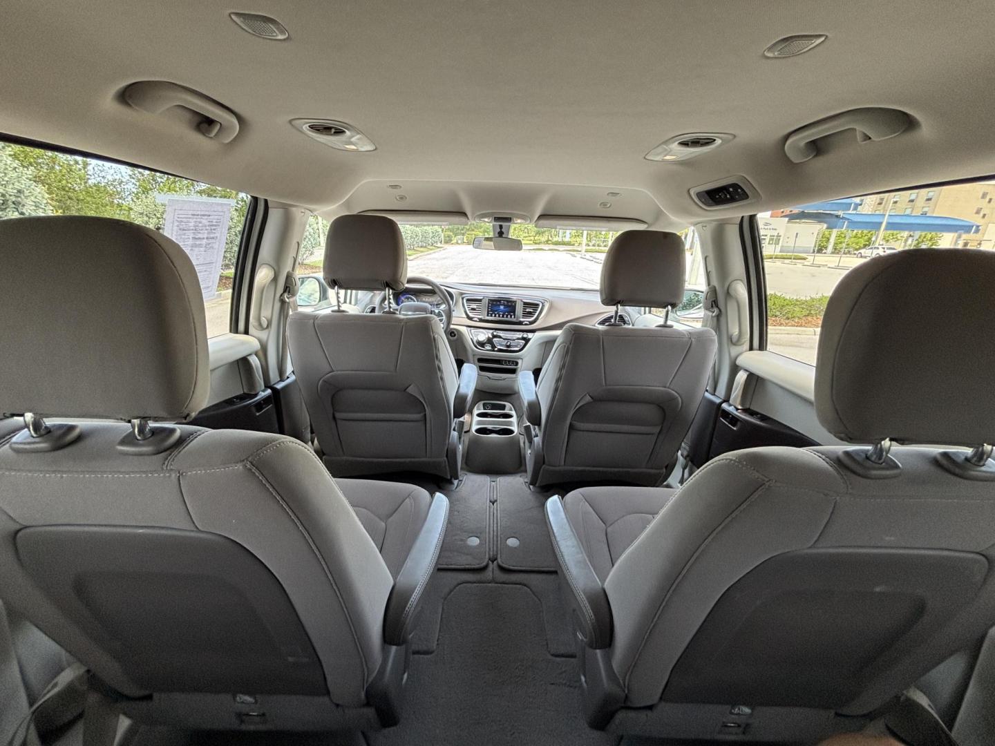 2021 WHITE /GRAY CLOTH Chrysler Voyager LX (2C4RC1CG5MR) with an 3.6L V6 DOHC 24V engine, 9A transmission, located at 11170 Summerlin Square Dr., Fort Myers Beach, FL, 33931, (239) 999-7777, 26.493546, -81.941628 - 1 Owner - Photo#9