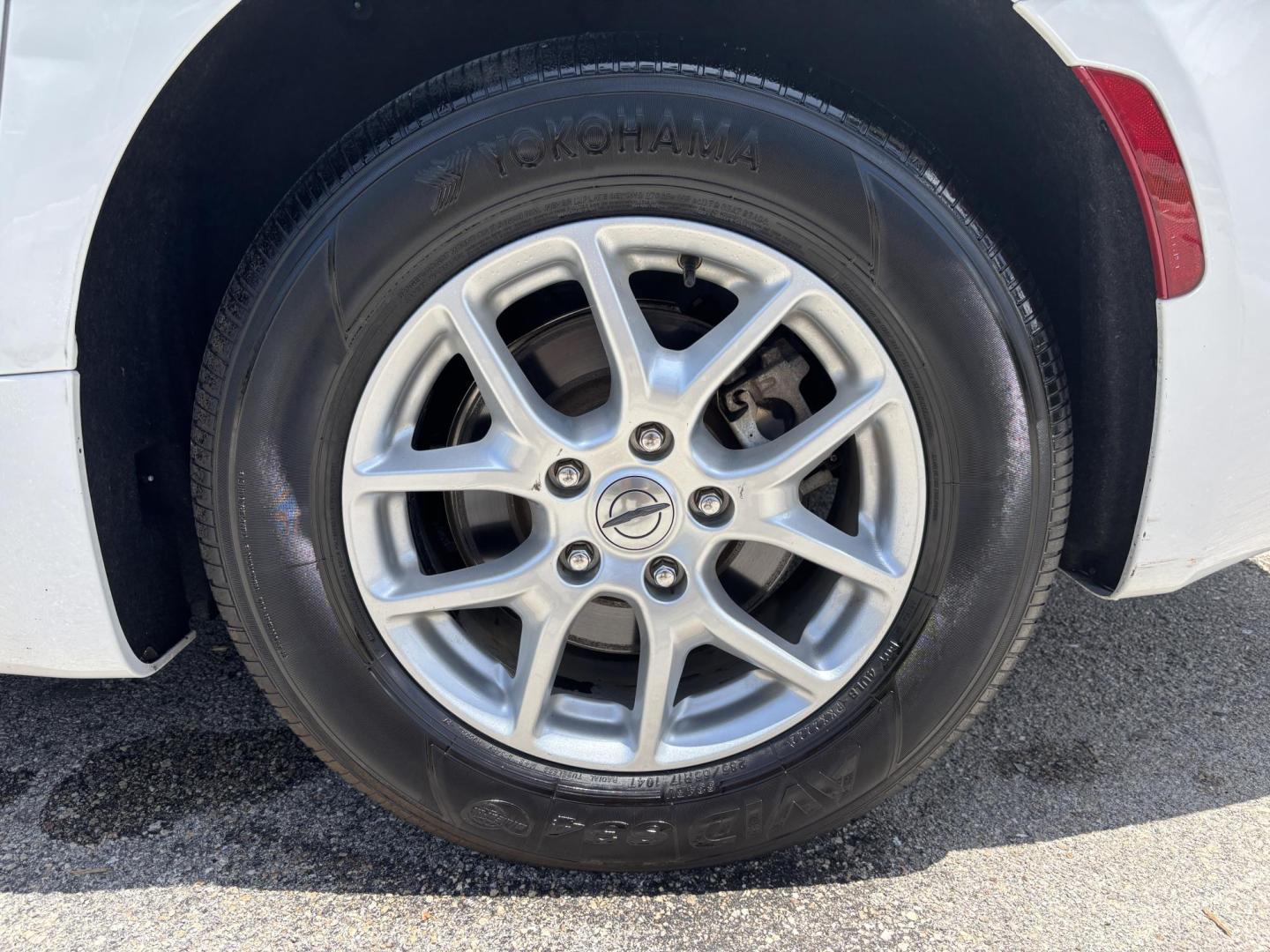 2021 WHITE /GRAY CLOTH Chrysler Voyager LX (2C4RC1CG5MR) with an 3.6L V6 DOHC 24V engine, 9A transmission, located at 11170 Summerlin Square Dr., Fort Myers Beach, FL, 33931, (239) 999-7777, 26.493546, -81.941628 - 1 Owner - Photo#46