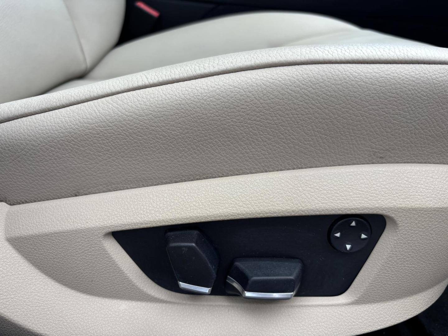 2011 BLACK /OYSTER BMW 5-Series 535i (WBAFR7C55BC) with an 3.0L L6 DOHC 24V engine, located at 11170 Summerlin Square Dr., Fort Myers Beach, FL, 33931, (239) 999-7777, 26.493546, -81.941628 - Photo#22