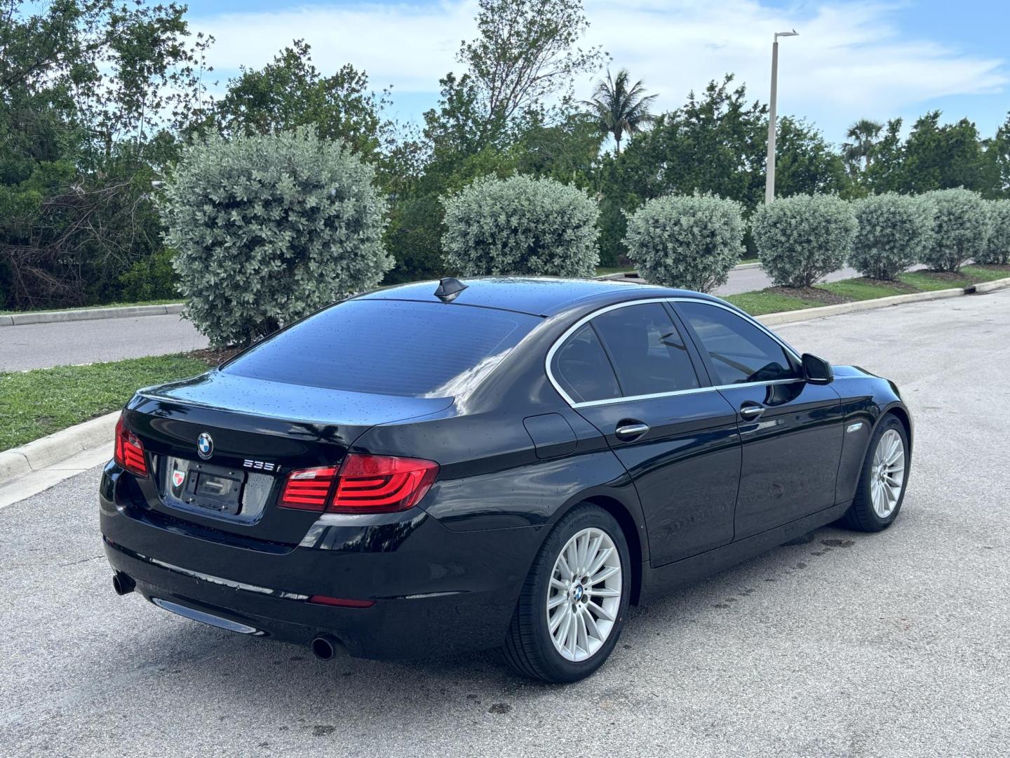 2011 BLACK /OYSTER BMW 5-Series 535i (WBAFR7C55BC) with an 3.0L L6 DOHC 24V engine, located at 11170 Summerlin Square Dr., Fort Myers Beach, FL, 33931, (239) 999-7777, 26.493546, -81.941628 - Photo#6