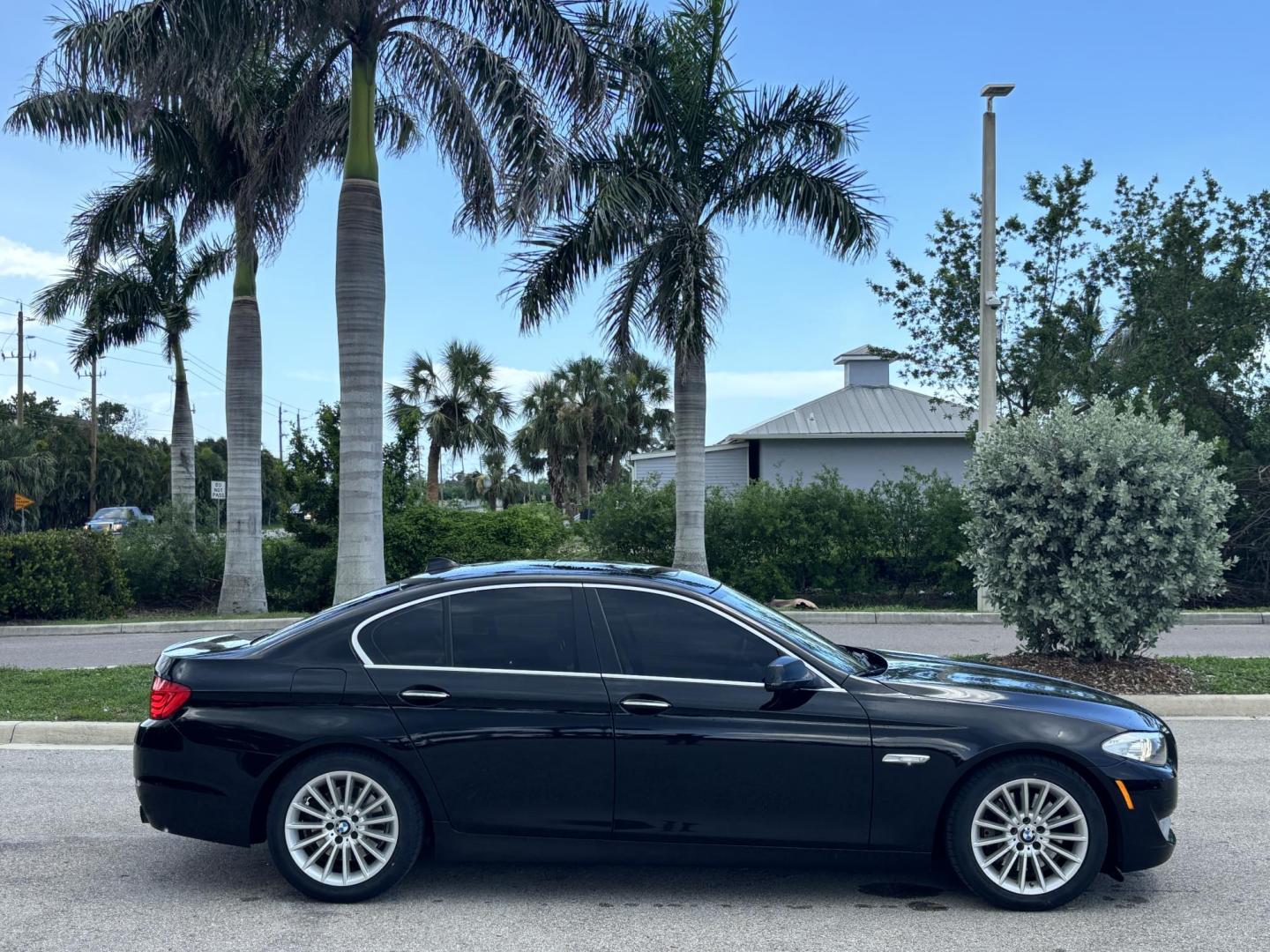 2011 BLACK /OYSTER BMW 5-Series 535i (WBAFR7C55BC) with an 3.0L L6 DOHC 24V engine, located at 11170 Summerlin Square Dr., Fort Myers Beach, FL, 33931, (239) 999-7777, 26.493546, -81.941628 - Photo#3