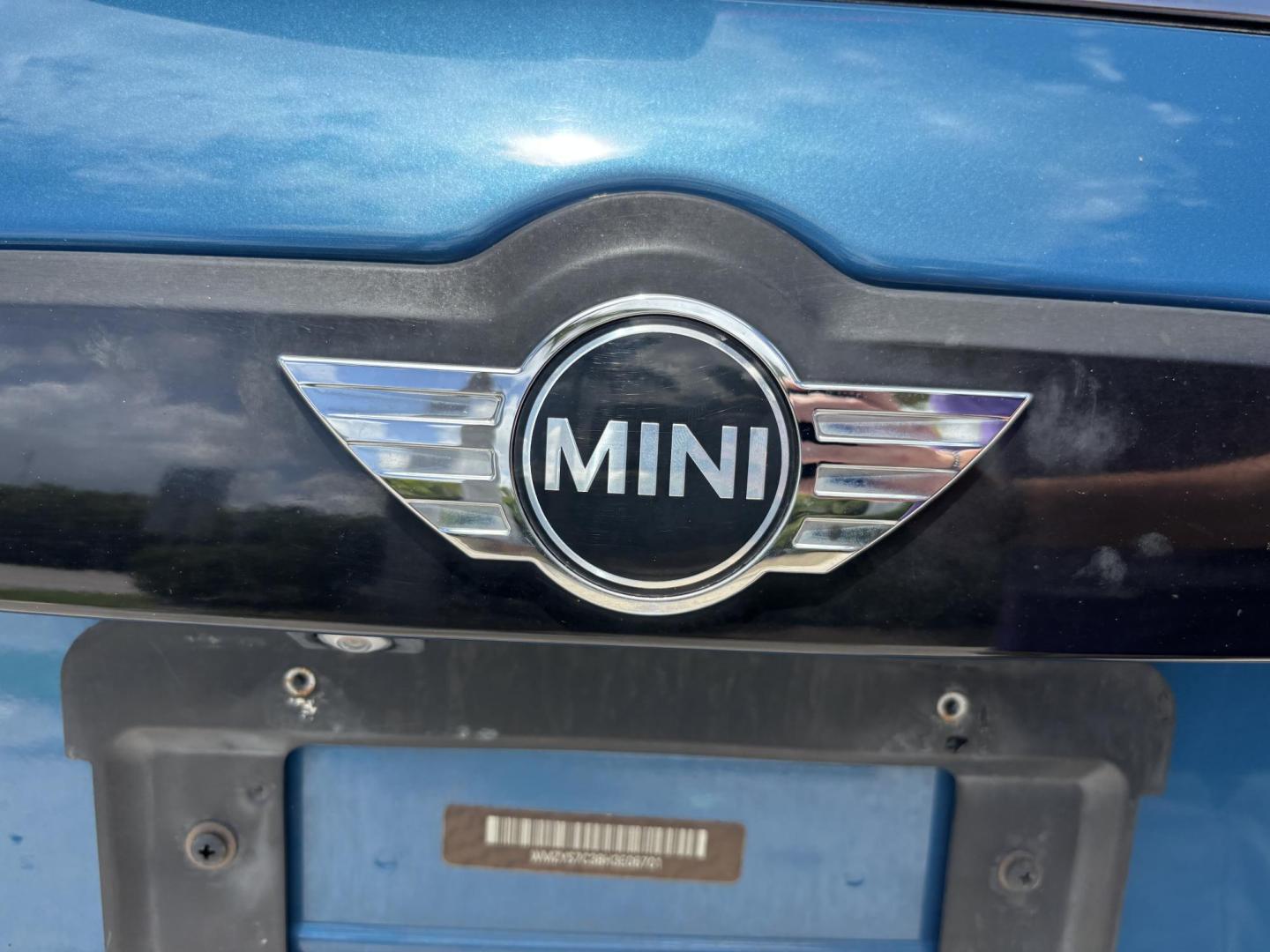 2017 BLUE /BLACK Mini Countryman Base (WMZYS7C38H3) with an 1.6L L4 DOHC 16V TURBO engine, located at 11170 Summerlin Square Dr., Fort Myers Beach, FL, 33931, (239) 999-7777, 26.493546, -81.941628 - 2 Owner No Damage No Accident Carfax Certified Prior Pre Owned Maintenance inspection completed Battery/charging system checked No-start/hard start condition checked - Photo#37
