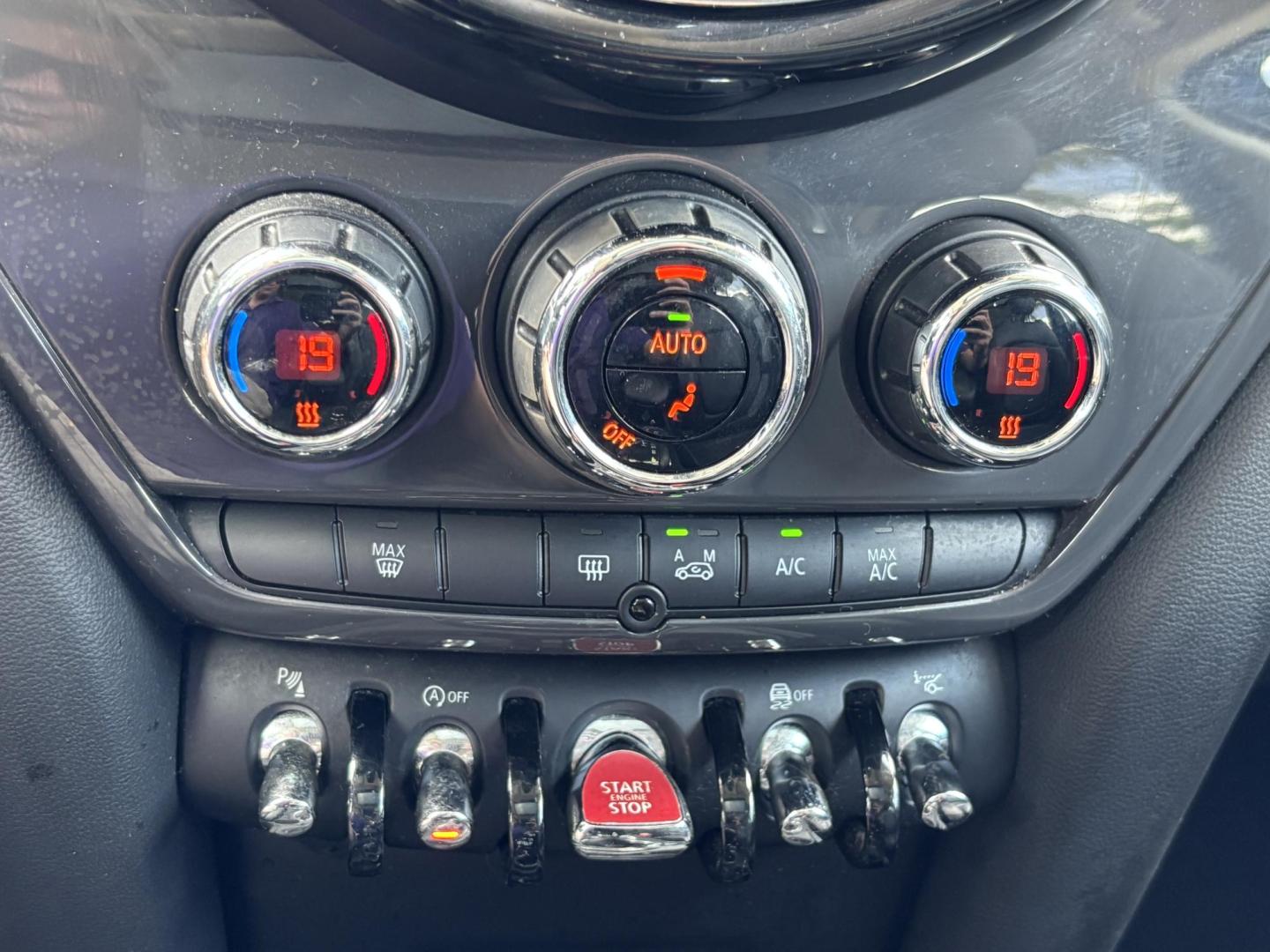 2017 BLUE /BLACK Mini Countryman Base (WMZYS7C38H3) with an 1.6L L4 DOHC 16V TURBO engine, located at 11170 Summerlin Square Dr., Fort Myers Beach, FL, 33931, (239) 999-7777, 26.493546, -81.941628 - 2 Owner No Damage No Accident Carfax Certified Prior Pre Owned Maintenance inspection completed Battery/charging system checked No-start/hard start condition checked - Photo#31