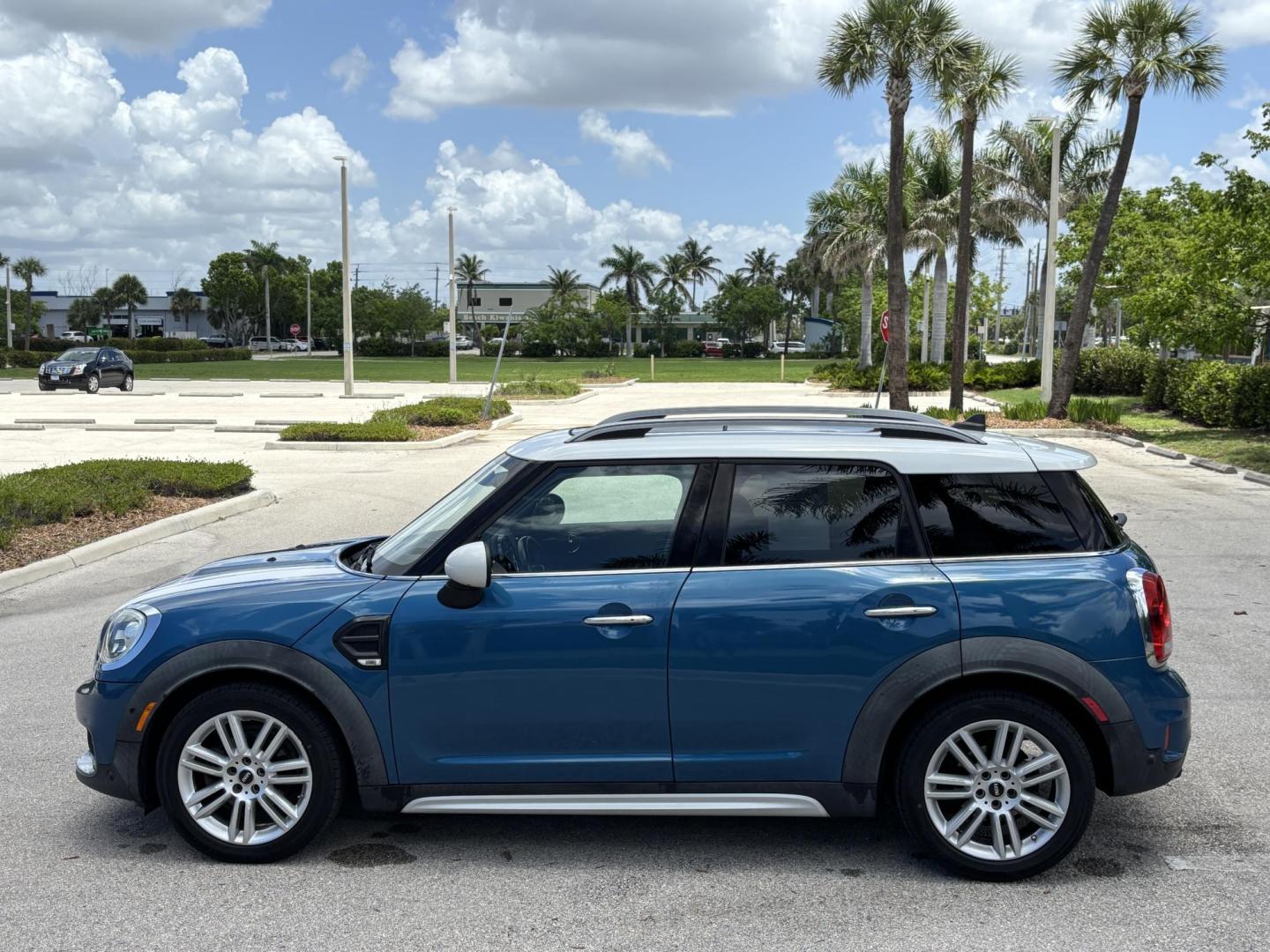 2017 BLUE /BLACK Mini Countryman Base (WMZYS7C38H3) with an 1.6L L4 DOHC 16V TURBO engine, located at 11170 Summerlin Square Dr., Fort Myers Beach, FL, 33931, (239) 999-7777, 26.493546, -81.941628 - 2 Owner No Damage No Accident Carfax Certified Prior Pre Owned Maintenance inspection completed Battery/charging system checked No-start/hard start condition checked - Photo#7