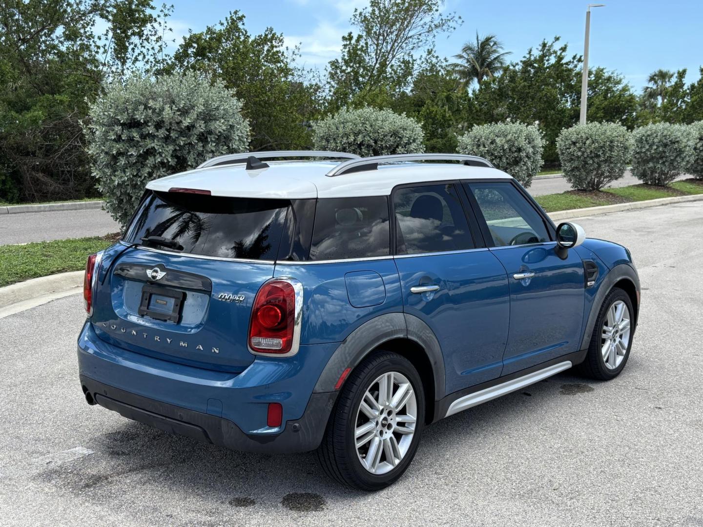2017 BLUE /BLACK Mini Countryman Base (WMZYS7C38H3) with an 1.6L L4 DOHC 16V TURBO engine, located at 11170 Summerlin Square Dr., Fort Myers Beach, FL, 33931, (239) 999-7777, 26.493546, -81.941628 - 2 Owner No Damage No Accident Carfax Certified Prior Pre Owned Maintenance inspection completed Battery/charging system checked No-start/hard start condition checked - Photo#6