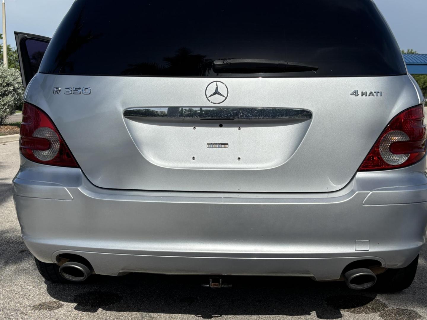 2006 SILVER /BLACK Mercedes-Benz R-Class R350 (4JGCB65E76A) with an 3.5L V6 DOHC 24V engine, 7-Speed Automatic Overdrive transmission, located at 11170 Summerlin Square Dr., Fort Myers Beach, FL, 33931, (239) 999-7777, 26.493546, -81.941628 - As Is - Photo#9