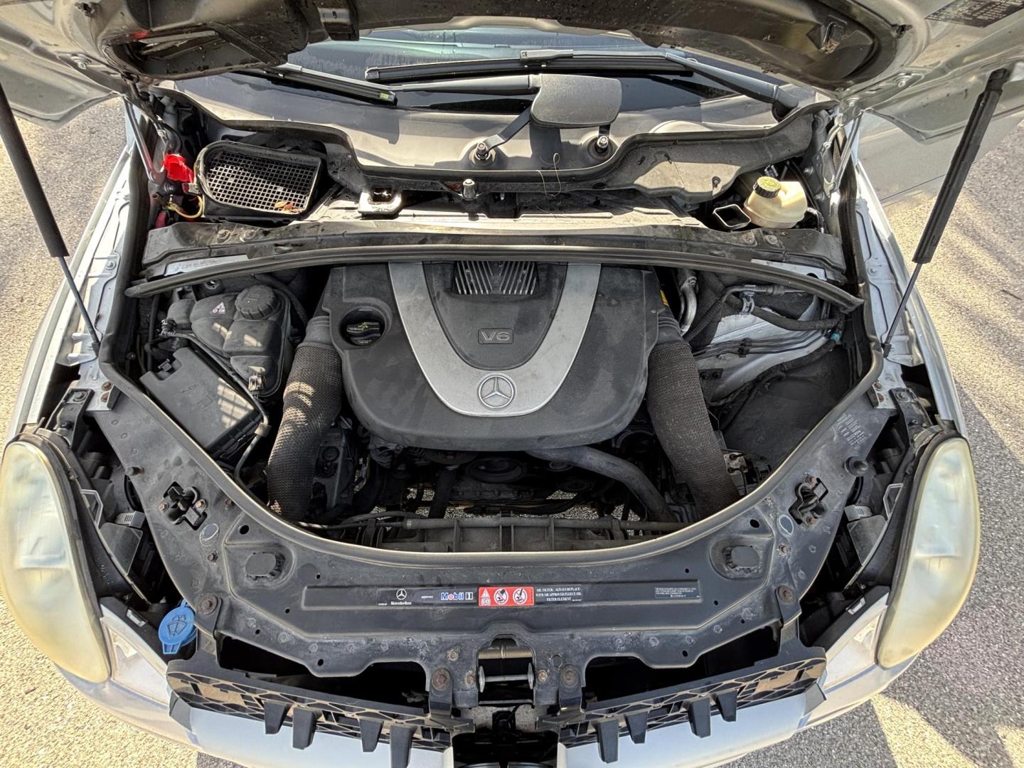 2006 SILVER /BLACK Mercedes-Benz R-Class R350 (4JGCB65E76A) with an 3.5L V6 DOHC 24V engine, 7-Speed Automatic Overdrive transmission, located at 11170 Summerlin Square Dr., Fort Myers Beach, FL, 33931, (239) 999-7777, 26.493546, -81.941628 - As Is - Photo#51
