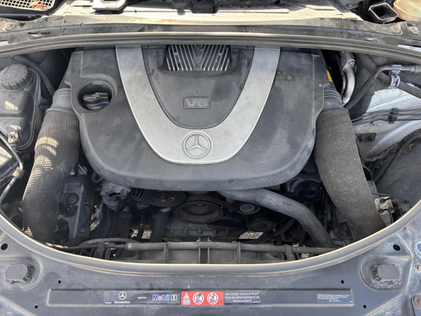 2006 SILVER /BLACK Mercedes-Benz R-Class R350 (4JGCB65E76A) with an 3.5L V6 DOHC 24V engine, 7-Speed Automatic Overdrive transmission, located at 11170 Summerlin Square Dr., Fort Myers Beach, FL, 33931, (239) 999-7777, 26.493546, -81.941628 - As Is - Photo#50