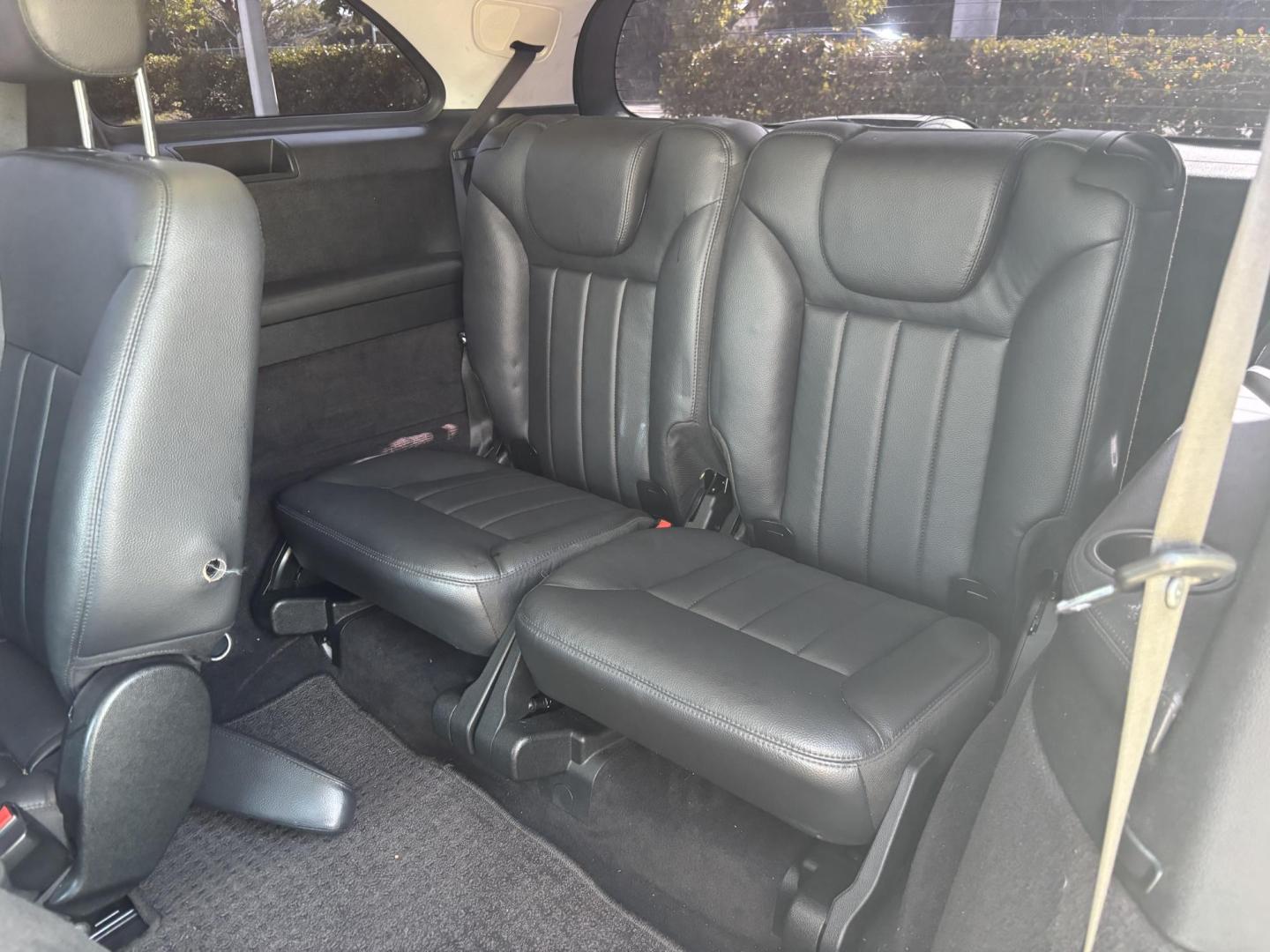 2006 SILVER /BLACK Mercedes-Benz R-Class R350 (4JGCB65E76A) with an 3.5L V6 DOHC 24V engine, 7-Speed Automatic Overdrive transmission, located at 11170 Summerlin Square Dr., Fort Myers Beach, FL, 33931, (239) 999-7777, 26.493546, -81.941628 - As Is - Photo#25