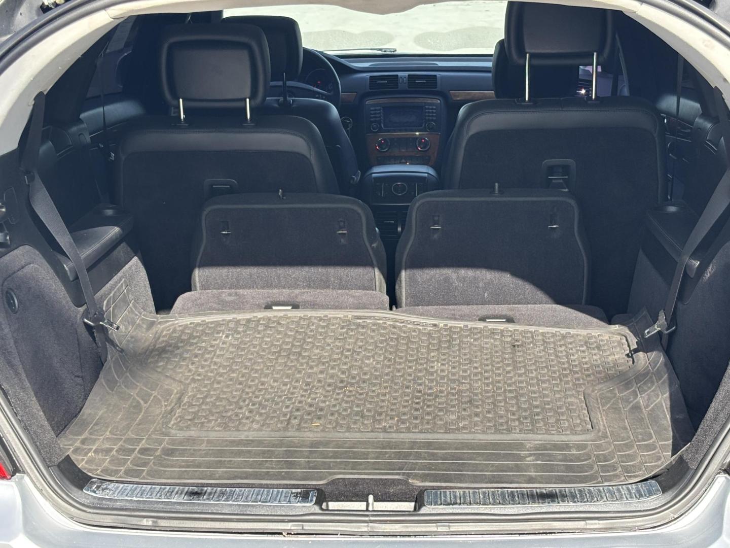 2006 SILVER /BLACK Mercedes-Benz R-Class R350 (4JGCB65E76A) with an 3.5L V6 DOHC 24V engine, 7-Speed Automatic Overdrive transmission, located at 11170 Summerlin Square Dr., Fort Myers Beach, FL, 33931, (239) 999-7777, 26.493546, -81.941628 - As Is - Photo#28