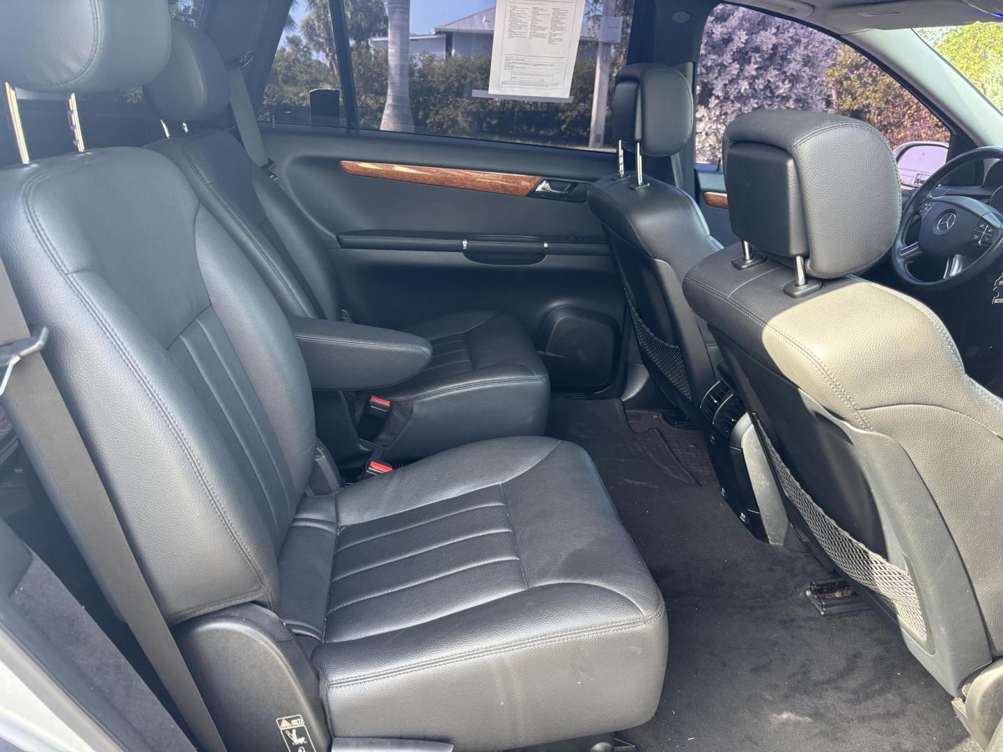 2006 SILVER /BLACK Mercedes-Benz R-Class R350 (4JGCB65E76A) with an 3.5L V6 DOHC 24V engine, 7-Speed Automatic Overdrive transmission, located at 11170 Summerlin Square Dr., Fort Myers Beach, FL, 33931, (239) 999-7777, 26.493546, -81.941628 - As Is - Photo#21
