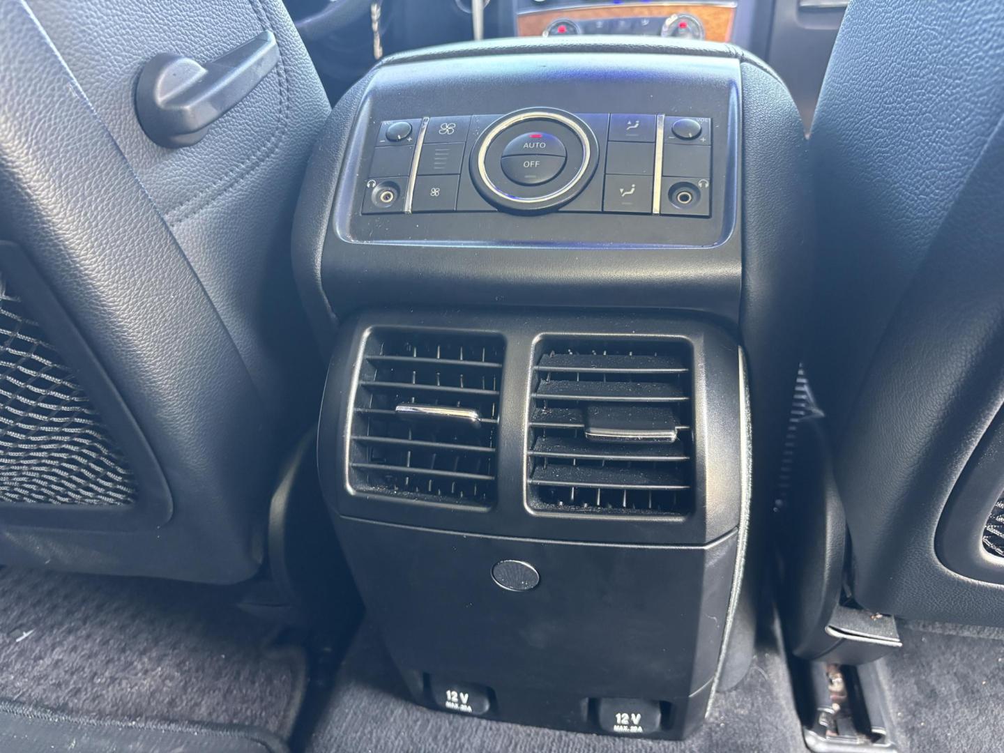 2006 SILVER /BLACK Mercedes-Benz R-Class R350 (4JGCB65E76A) with an 3.5L V6 DOHC 24V engine, 7-Speed Automatic Overdrive transmission, located at 11170 Summerlin Square Dr., Fort Myers Beach, FL, 33931, (239) 999-7777, 26.493546, -81.941628 - As Is - Photo#22