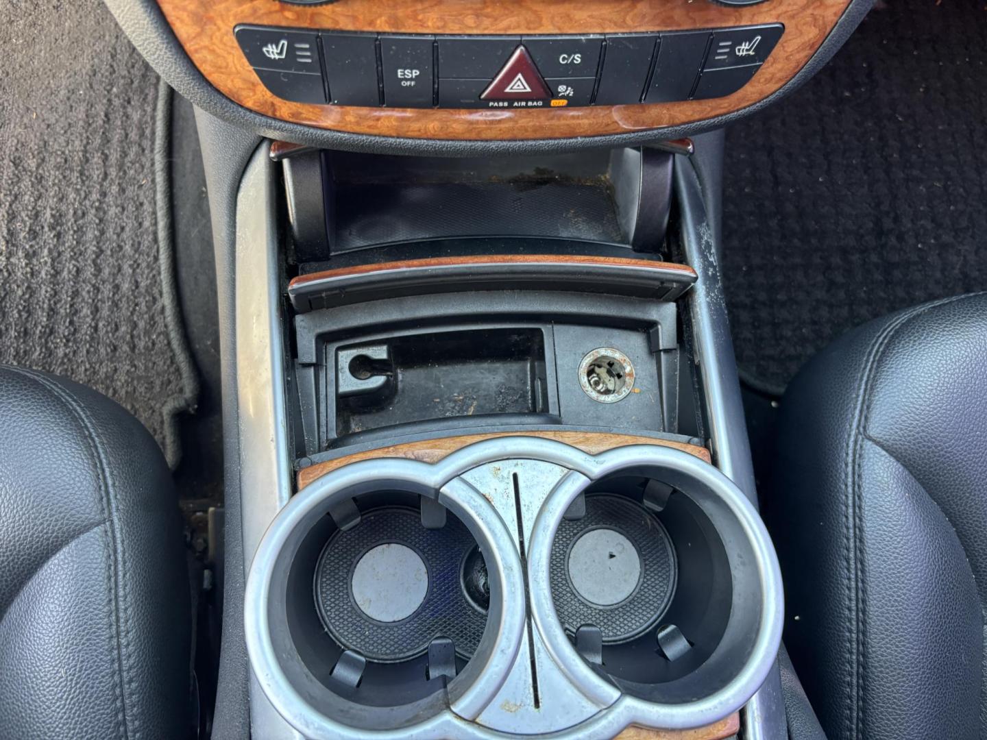 2006 SILVER /BLACK Mercedes-Benz R-Class R350 (4JGCB65E76A) with an 3.5L V6 DOHC 24V engine, 7-Speed Automatic Overdrive transmission, located at 11170 Summerlin Square Dr., Fort Myers Beach, FL, 33931, (239) 999-7777, 26.493546, -81.941628 - As Is - Photo#37