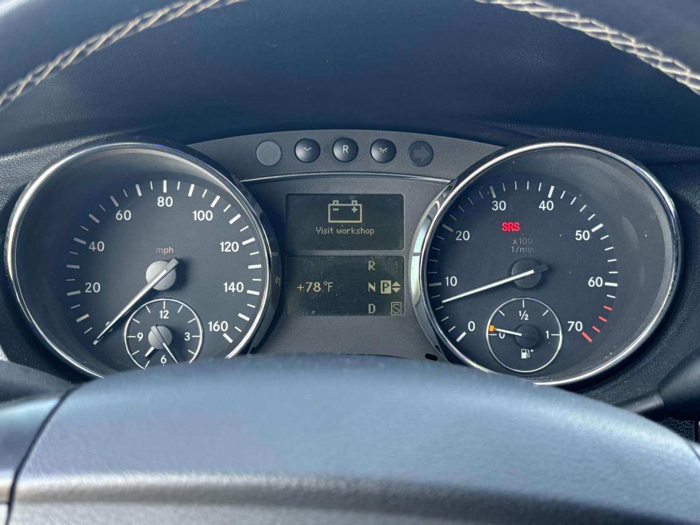 2006 SILVER /BLACK Mercedes-Benz R-Class R350 (4JGCB65E76A) with an 3.5L V6 DOHC 24V engine, 7-Speed Automatic Overdrive transmission, located at 11170 Summerlin Square Dr., Fort Myers Beach, FL, 33931, (239) 999-7777, 26.493546, -81.941628 - As Is - Photo#32