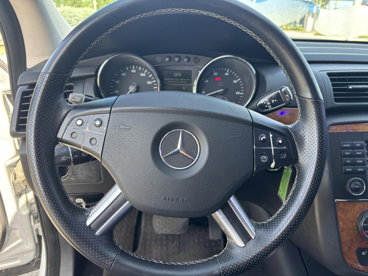 2006 SILVER /BLACK Mercedes-Benz R-Class R350 (4JGCB65E76A) with an 3.5L V6 DOHC 24V engine, 7-Speed Automatic Overdrive transmission, located at 11170 Summerlin Square Dr., Fort Myers Beach, FL, 33931, (239) 999-7777, 26.493546, -81.941628 - As Is - Photo#30