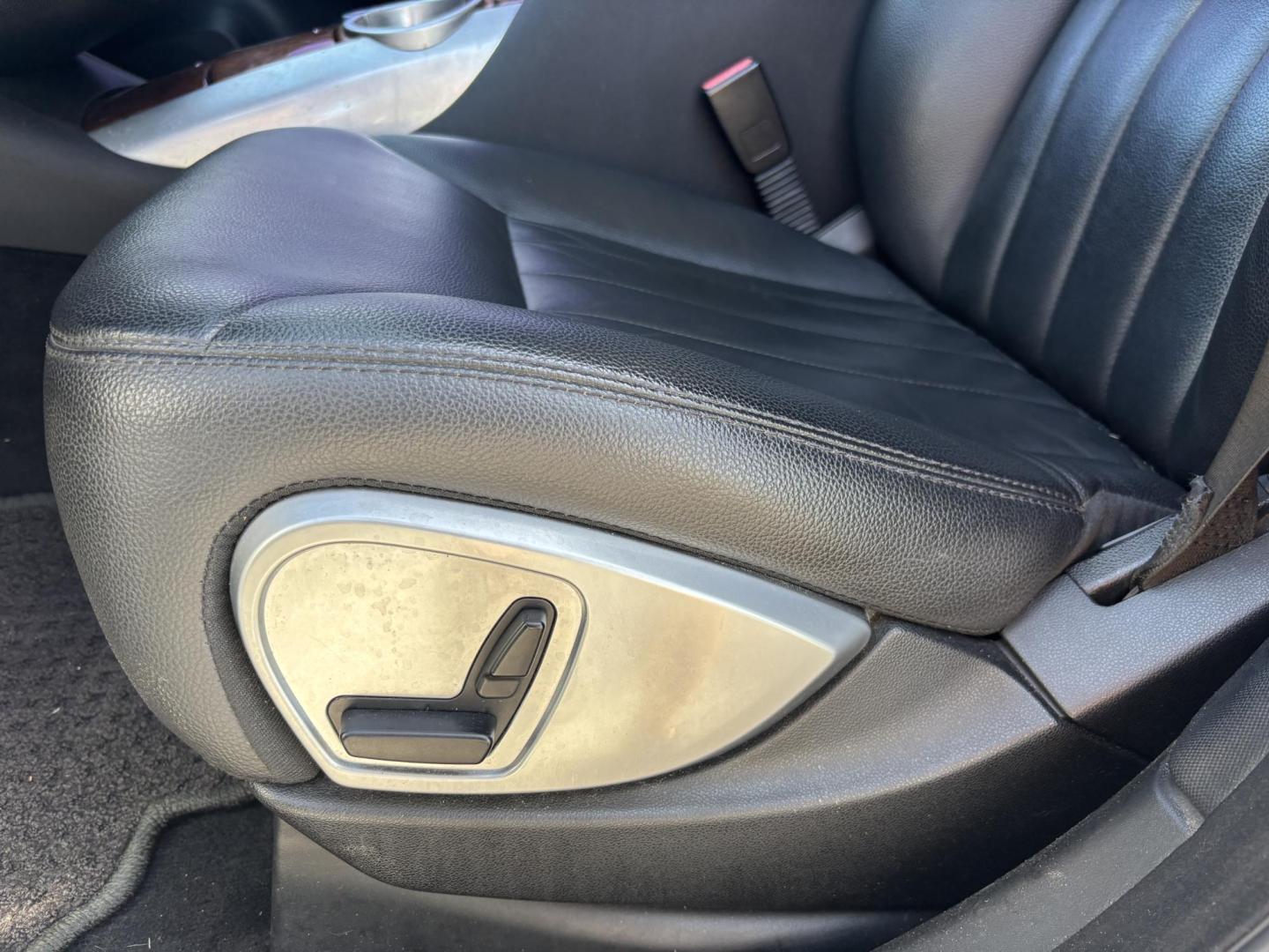 2006 SILVER /BLACK Mercedes-Benz R-Class R350 (4JGCB65E76A) with an 3.5L V6 DOHC 24V engine, 7-Speed Automatic Overdrive transmission, located at 11170 Summerlin Square Dr., Fort Myers Beach, FL, 33931, (239) 999-7777, 26.493546, -81.941628 - As Is - Photo#16