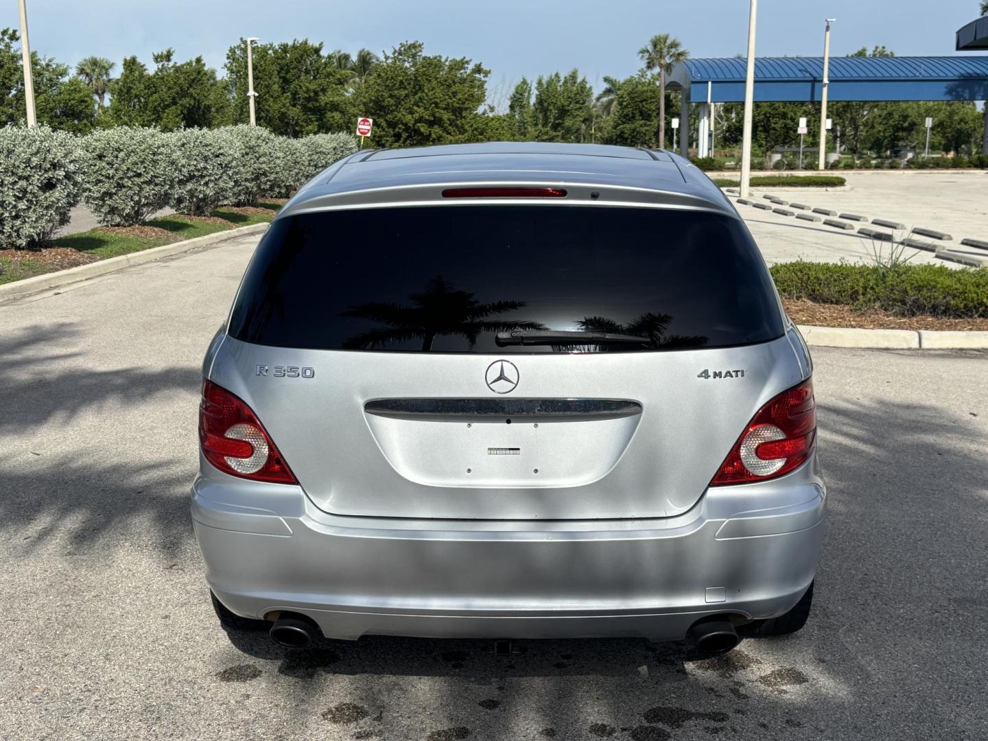 2006 SILVER /BLACK Mercedes-Benz R-Class R350 (4JGCB65E76A) with an 3.5L V6 DOHC 24V engine, 7-Speed Automatic Overdrive transmission, located at 11170 Summerlin Square Dr., Fort Myers Beach, FL, 33931, (239) 999-7777, 26.493546, -81.941628 - As Is - Photo#5