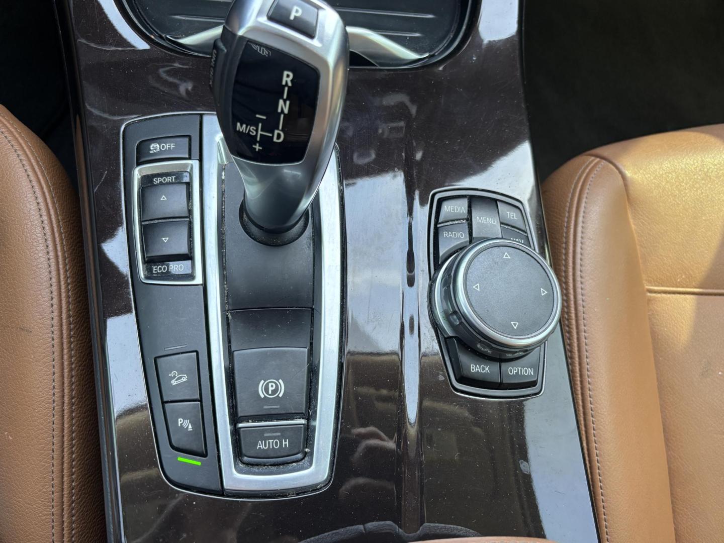 2016 WHITE BMW X3 xDrive28i (5UXWX9C5XG0) with an 2.0L L4 DOHC 16V engine, 8-Speed Automatic transmission, located at 11170 Summerlin Square Dr., Fort Myers Beach, FL, 33931, (239) 999-7777, 26.493546, -81.941628 - Photo#41