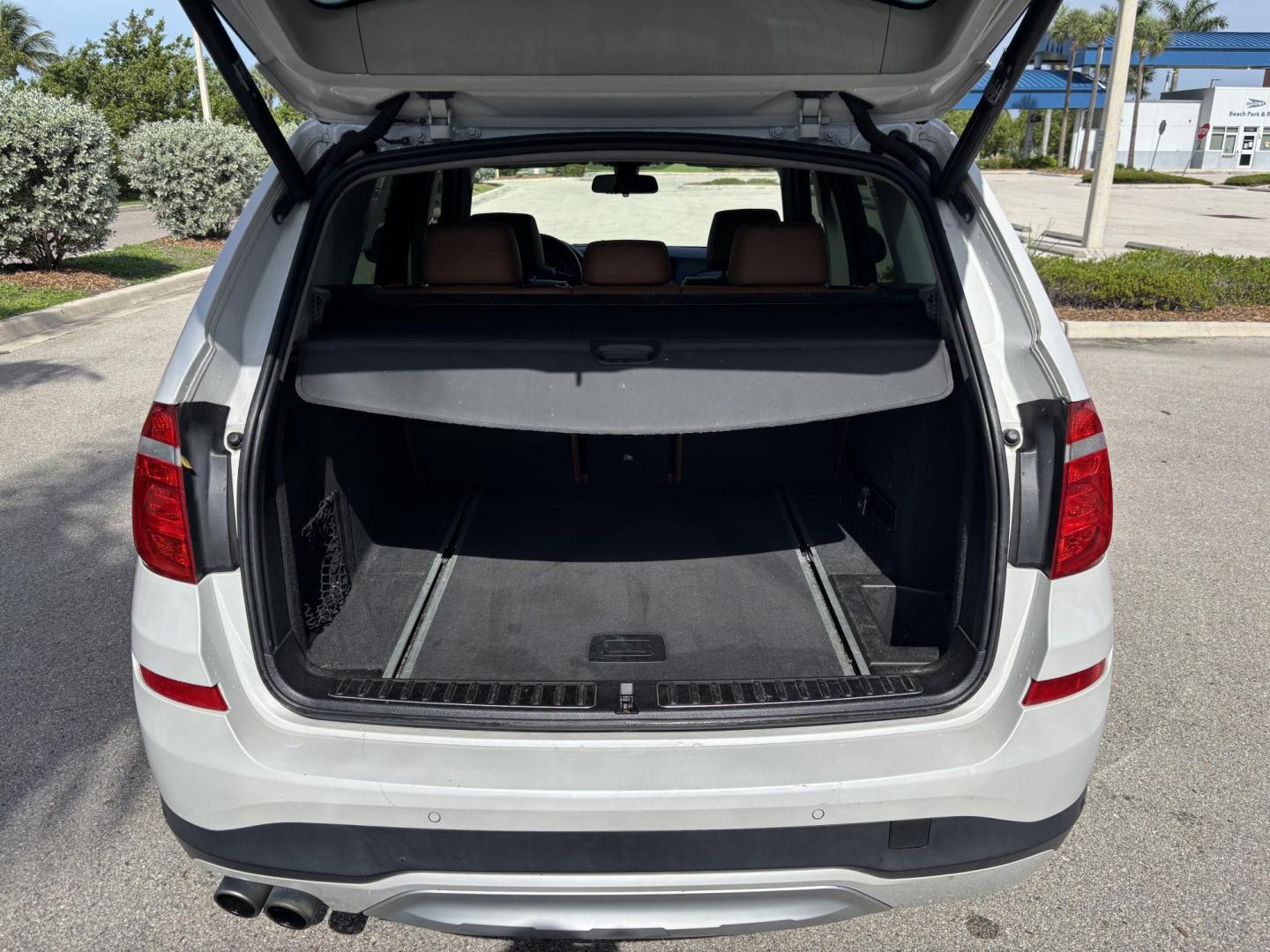 2016 WHITE BMW X3 xDrive28i (5UXWX9C5XG0) with an 2.0L L4 DOHC 16V engine, 8-Speed Automatic transmission, located at 11170 Summerlin Square Dr., Fort Myers Beach, FL, 33931, (239) 999-7777, 26.493546, -81.941628 - Photo#8