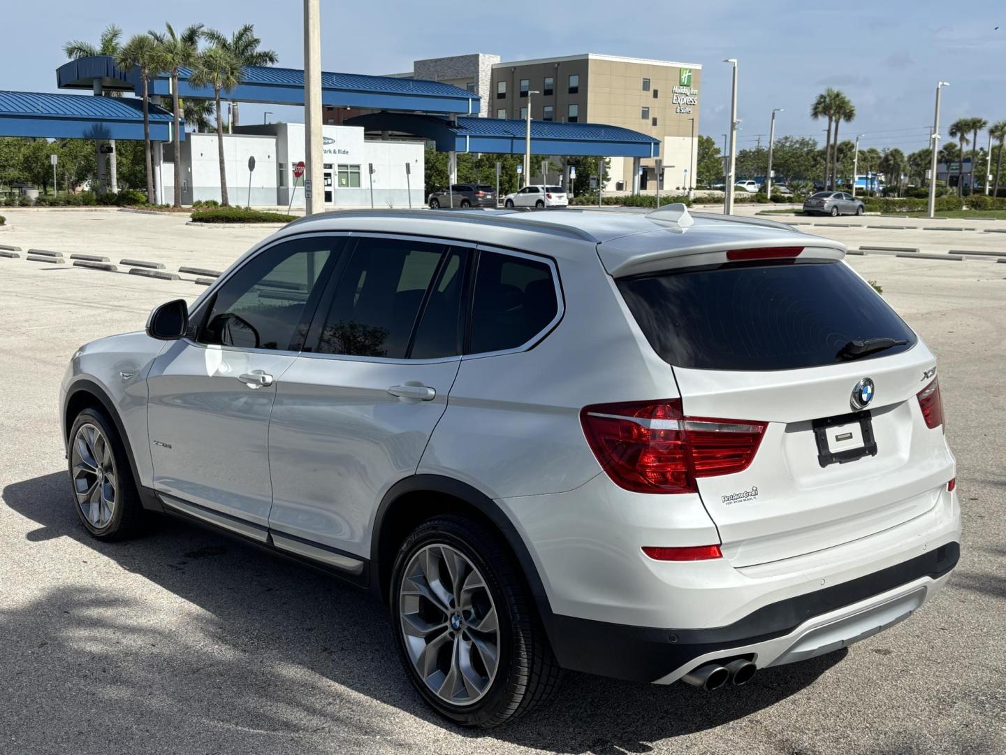 2016 WHITE BMW X3 xDrive28i (5UXWX9C5XG0) with an 2.0L L4 DOHC 16V engine, 8-Speed Automatic transmission, located at 11170 Summerlin Square Dr., Fort Myers Beach, FL, 33931, (239) 999-7777, 26.493546, -81.941628 - Photo#4