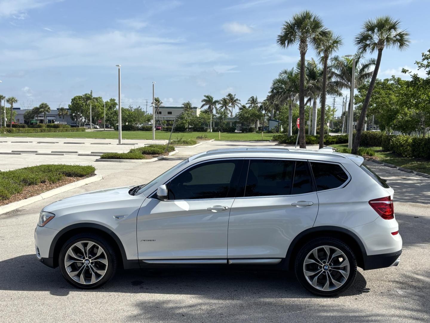 2016 WHITE BMW X3 xDrive28i (5UXWX9C5XG0) with an 2.0L L4 DOHC 16V engine, 8-Speed Automatic transmission, located at 11170 Summerlin Square Dr., Fort Myers Beach, FL, 33931, (239) 999-7777, 26.493546, -81.941628 - Photo#7