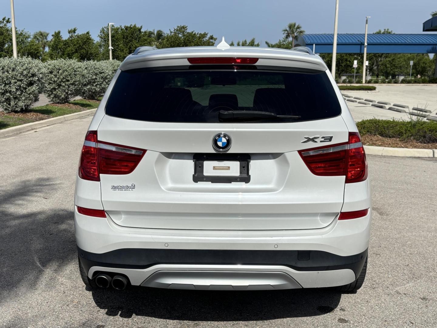 2016 WHITE BMW X3 xDrive28i (5UXWX9C5XG0) with an 2.0L L4 DOHC 16V engine, 8-Speed Automatic transmission, located at 11170 Summerlin Square Dr., Fort Myers Beach, FL, 33931, (239) 999-7777, 26.493546, -81.941628 - Photo#5
