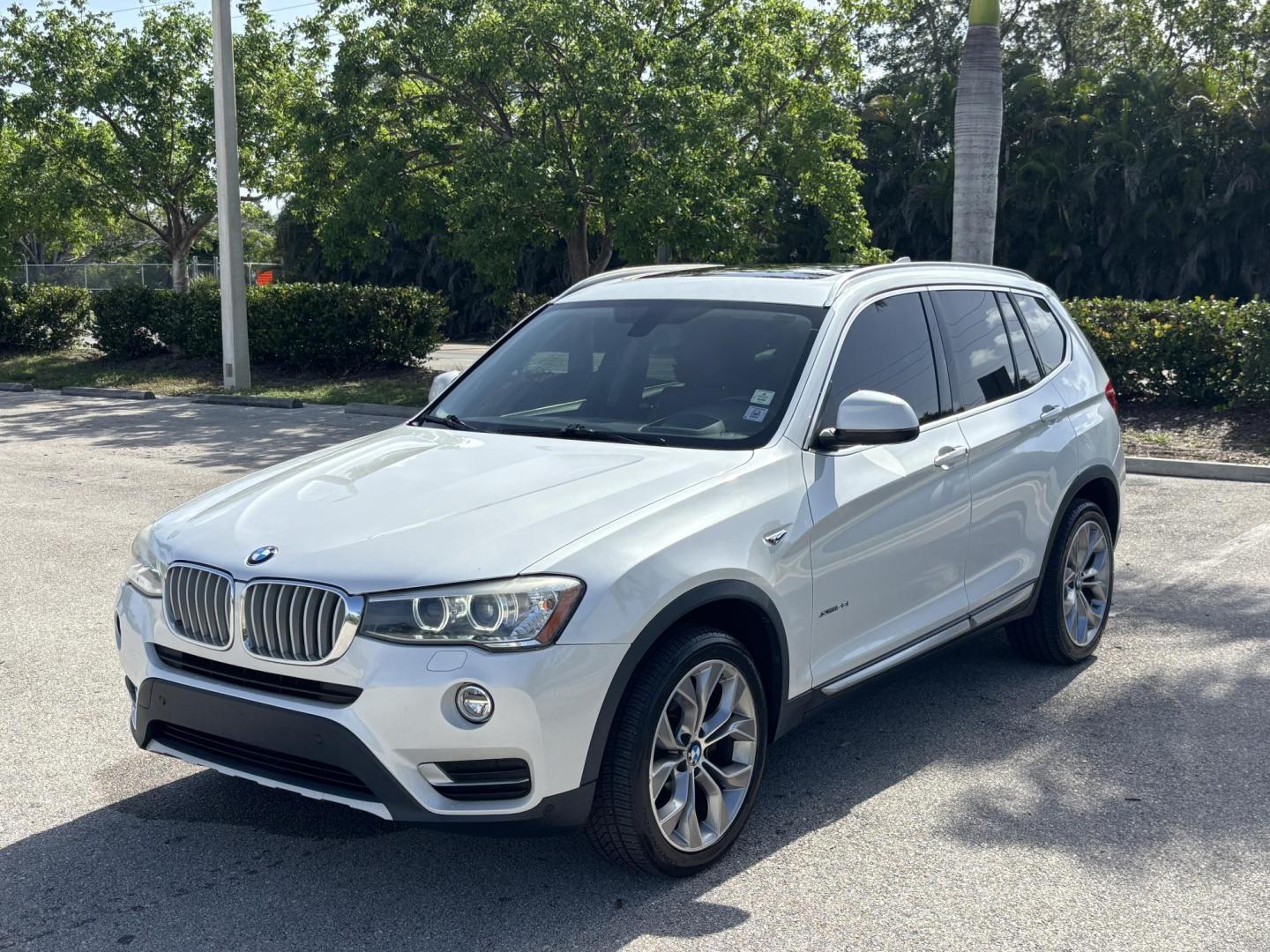 2016 WHITE BMW X3 xDrive28i (5UXWX9C5XG0) with an 2.0L L4 DOHC 16V engine, 8-Speed Automatic transmission, located at 11170 Summerlin Square Dr., Fort Myers Beach, FL, 33931, (239) 999-7777, 26.493546, -81.941628 - Photo#0