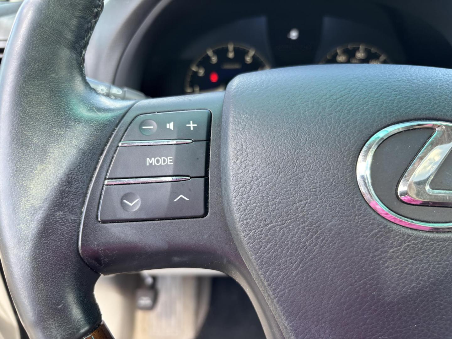 2010 SILVER /OYSTER Lexus RX 350 AWD (2T2BK1BA6AC) with an 3.5L V6 DOHC 24V engine, 5-Speed Automatic transmission, located at 11170 Summerlin Square Dr., Fort Myers Beach, FL, 33931, (239) 999-7777, 26.493546, -81.941628 - Carfax 2 Owner Maintenance inspection completed Drain plug gasket replaced Fluids checked Maintenance reminder reset Oil and filter changed Steering/suspension lubricated Tire condition and pressure checked - Photo#20