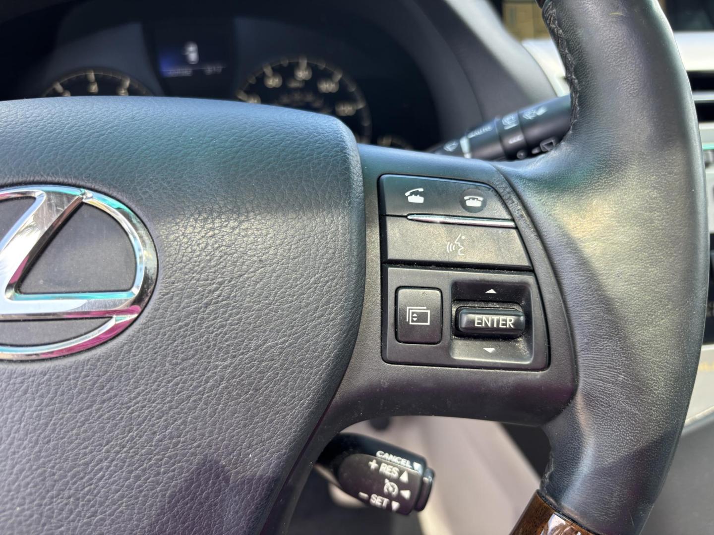 2010 SILVER /OYSTER Lexus RX 350 AWD (2T2BK1BA6AC) with an 3.5L V6 DOHC 24V engine, 5-Speed Automatic transmission, located at 11170 Summerlin Square Dr., Fort Myers Beach, FL, 33931, (239) 999-7777, 26.493546, -81.941628 - Carfax 2 Owner Maintenance inspection completed Drain plug gasket replaced Fluids checked Maintenance reminder reset Oil and filter changed Steering/suspension lubricated Tire condition and pressure checked - Photo#21