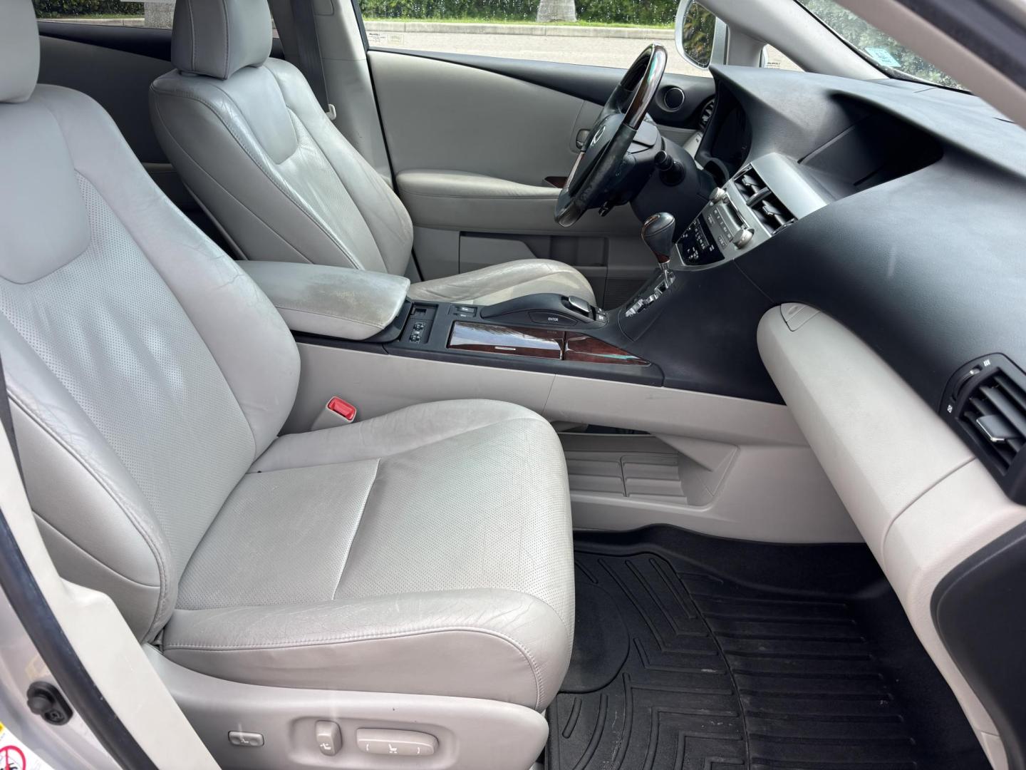 2010 SILVER /OYSTER Lexus RX 350 AWD (2T2BK1BA6AC) with an 3.5L V6 DOHC 24V engine, 5-Speed Automatic transmission, located at 11170 Summerlin Square Dr., Fort Myers Beach, FL, 33931, (239) 999-7777, 26.493546, -81.941628 - Carfax 2 Owner Maintenance inspection completed Drain plug gasket replaced Fluids checked Maintenance reminder reset Oil and filter changed Steering/suspension lubricated Tire condition and pressure checked - Photo#11