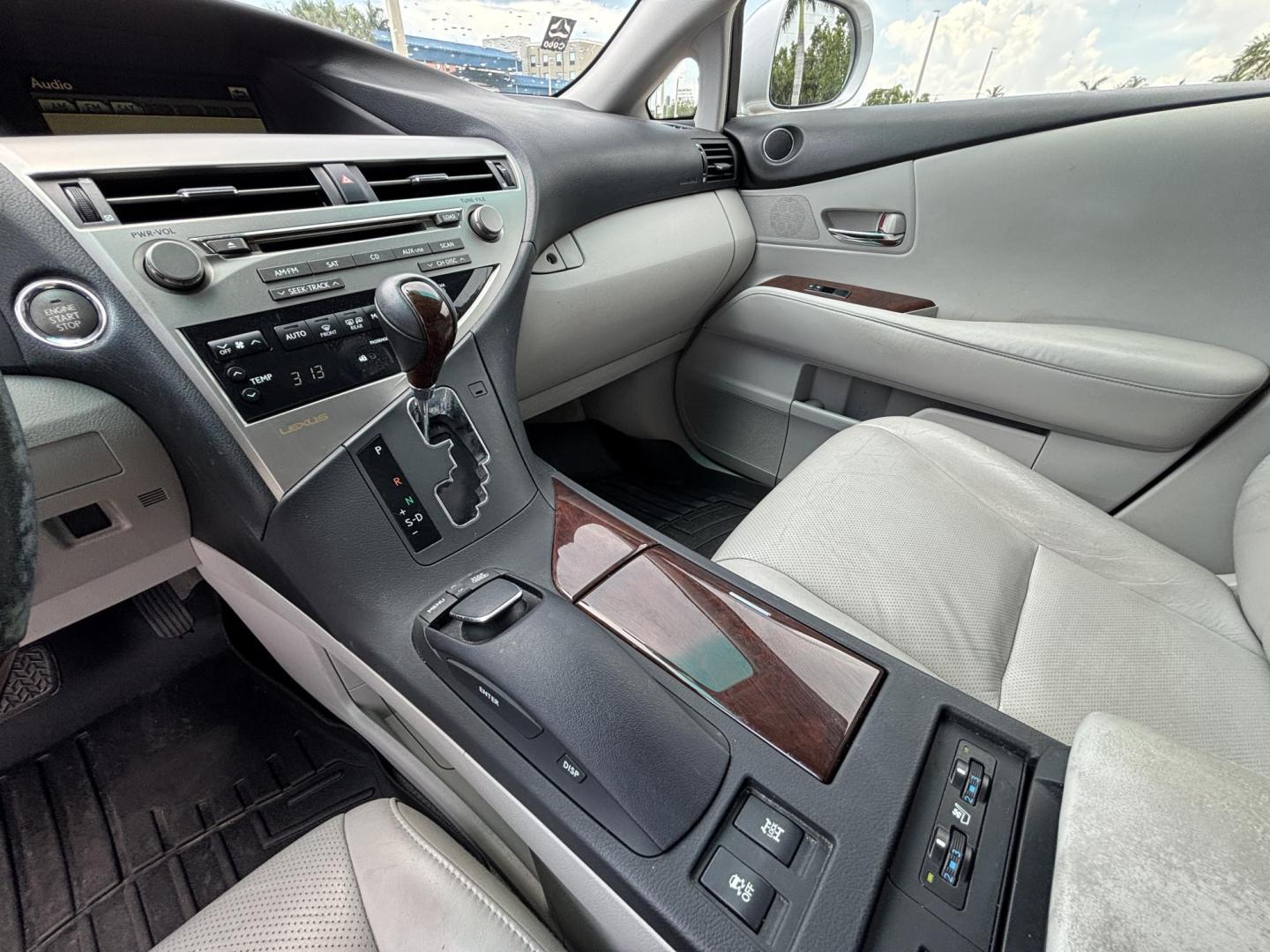 2010 SILVER /OYSTER Lexus RX 350 AWD (2T2BK1BA6AC) with an 3.5L V6 DOHC 24V engine, 5-Speed Automatic transmission, located at 11170 Summerlin Square Dr., Fort Myers Beach, FL, 33931, (239) 999-7777, 26.493546, -81.941628 - Carfax 2 Owner Maintenance inspection completed Drain plug gasket replaced Fluids checked Maintenance reminder reset Oil and filter changed Steering/suspension lubricated Tire condition and pressure checked - Photo#9