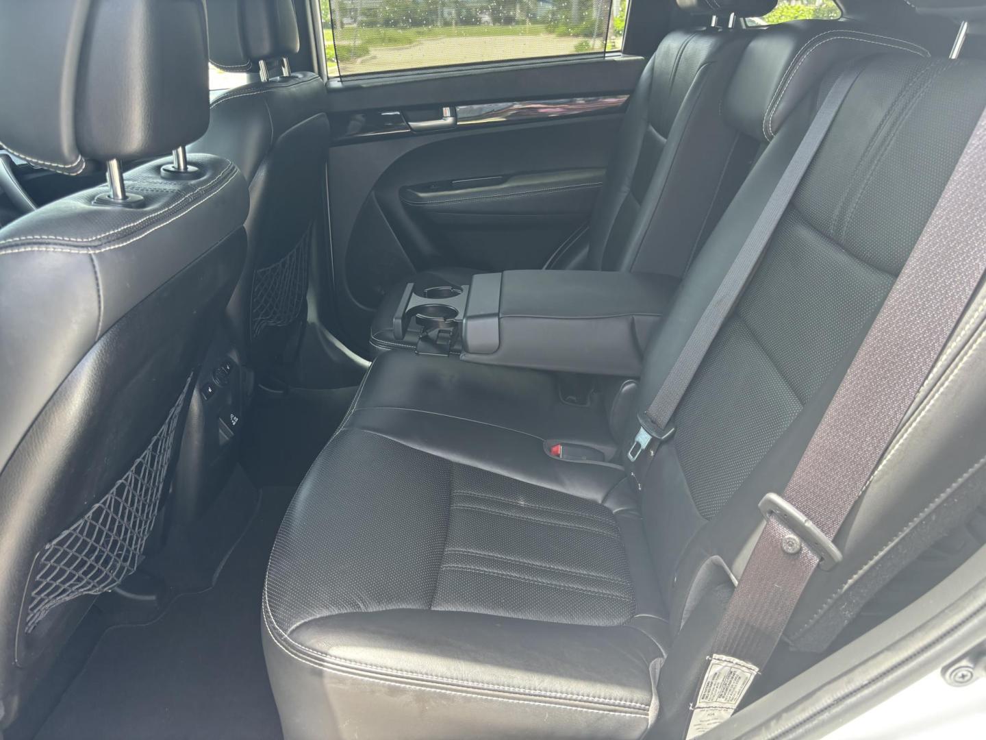 2014 WHITE /BLACK Kia Sorento SX V6 FWD (5XYKW4A72EG) with an 3.3L V6 DOHC 24V engine, 6-Speed Automatic transmission, located at 11170 Summerlin Square Dr., Fort Myers Beach, FL, 33931, (239) 999-7777, 26.493546, -81.941628 - Photo#22