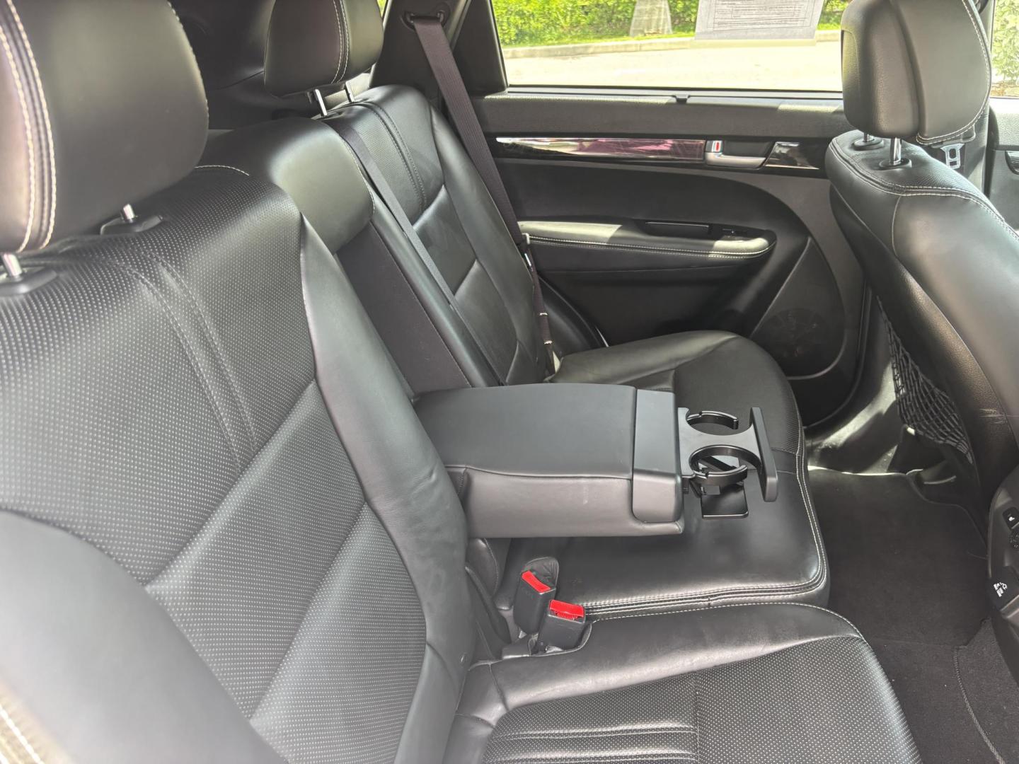 2014 WHITE /BLACK Kia Sorento SX V6 FWD (5XYKW4A72EG) with an 3.3L V6 DOHC 24V engine, 6-Speed Automatic transmission, located at 11170 Summerlin Square Dr., Fort Myers Beach, FL, 33931, (239) 999-7777, 26.493546, -81.941628 - Photo#24
