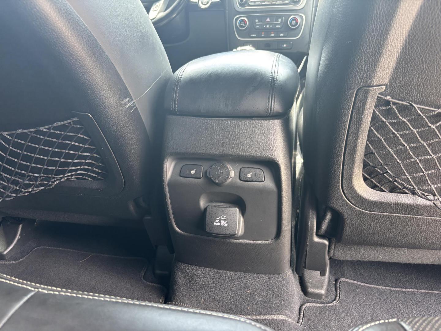 2014 WHITE /BLACK Kia Sorento SX V6 FWD (5XYKW4A72EG) with an 3.3L V6 DOHC 24V engine, 6-Speed Automatic transmission, located at 11170 Summerlin Square Dr., Fort Myers Beach, FL, 33931, (239) 999-7777, 26.493546, -81.941628 - Photo#25