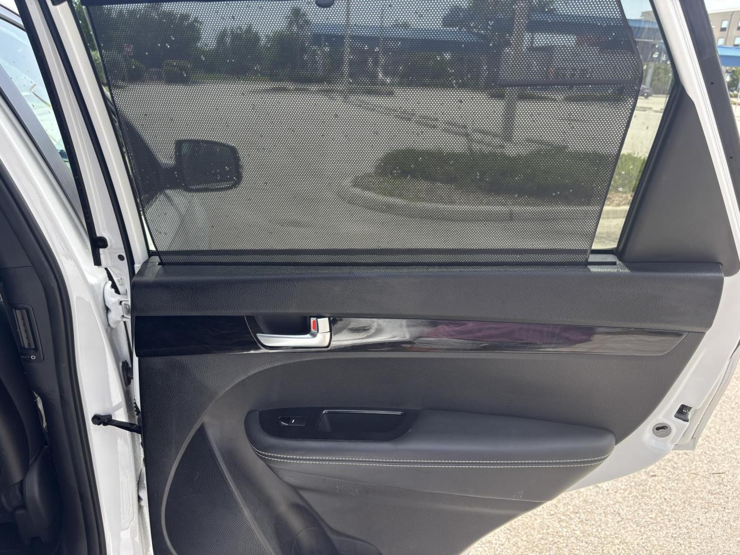2014 WHITE /BLACK Kia Sorento SX V6 FWD (5XYKW4A72EG) with an 3.3L V6 DOHC 24V engine, 6-Speed Automatic transmission, located at 11170 Summerlin Square Dr., Fort Myers Beach, FL, 33931, (239) 999-7777, 26.493546, -81.941628 - Photo#38