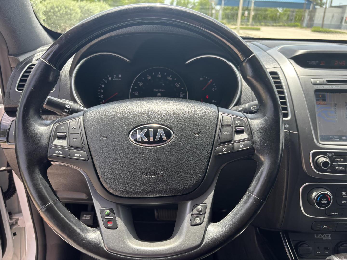 2014 WHITE /BLACK Kia Sorento SX V6 FWD (5XYKW4A72EG) with an 3.3L V6 DOHC 24V engine, 6-Speed Automatic transmission, located at 11170 Summerlin Square Dr., Fort Myers Beach, FL, 33931, (239) 999-7777, 26.493546, -81.941628 - Photo#28