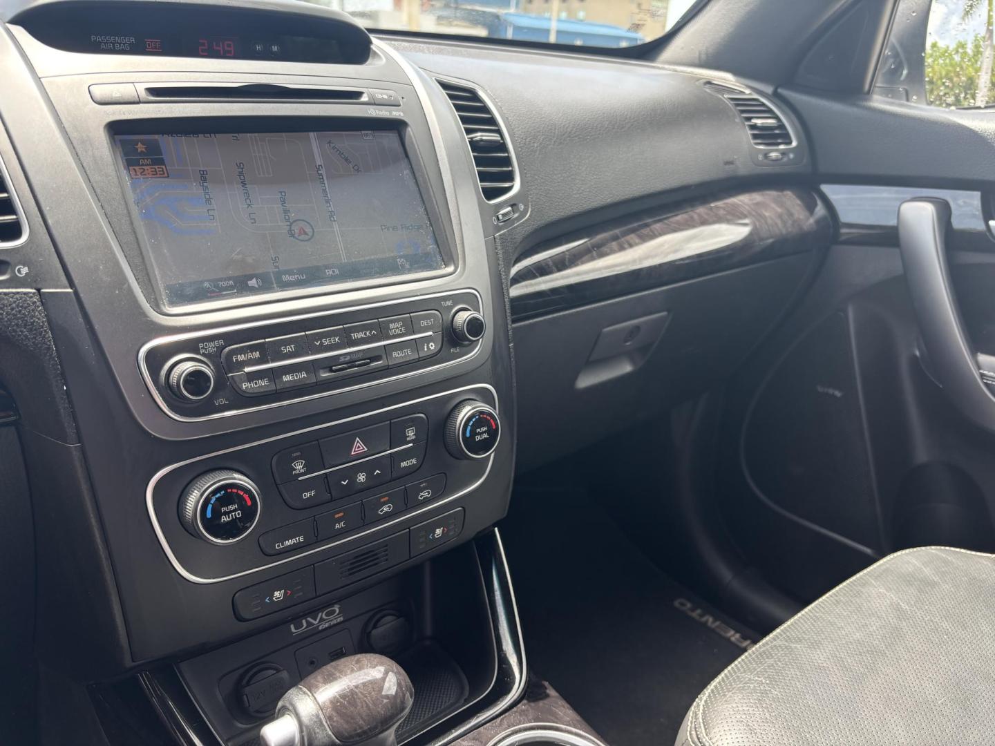 2014 WHITE /BLACK Kia Sorento SX V6 FWD (5XYKW4A72EG) with an 3.3L V6 DOHC 24V engine, 6-Speed Automatic transmission, located at 11170 Summerlin Square Dr., Fort Myers Beach, FL, 33931, (239) 999-7777, 26.493546, -81.941628 - Photo#15