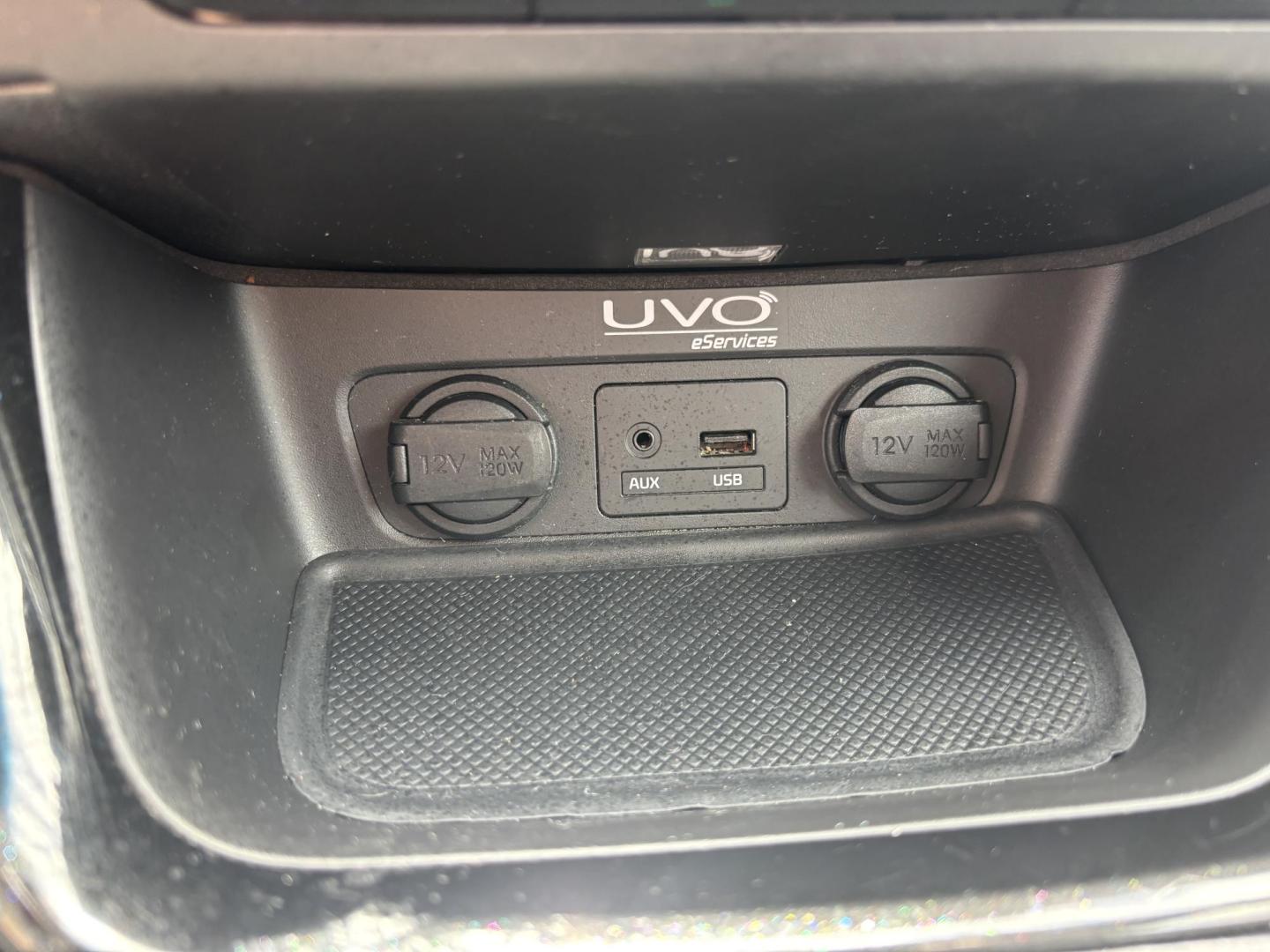2014 WHITE /BLACK Kia Sorento SX V6 FWD (5XYKW4A72EG) with an 3.3L V6 DOHC 24V engine, 6-Speed Automatic transmission, located at 11170 Summerlin Square Dr., Fort Myers Beach, FL, 33931, (239) 999-7777, 26.493546, -81.941628 - Photo#17